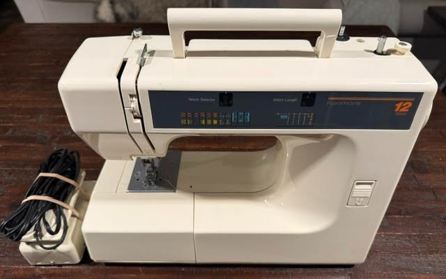 Vintage Kenmore Free Arm 12 Stitch Sewing Machine Attachments 385.1278180 Works!