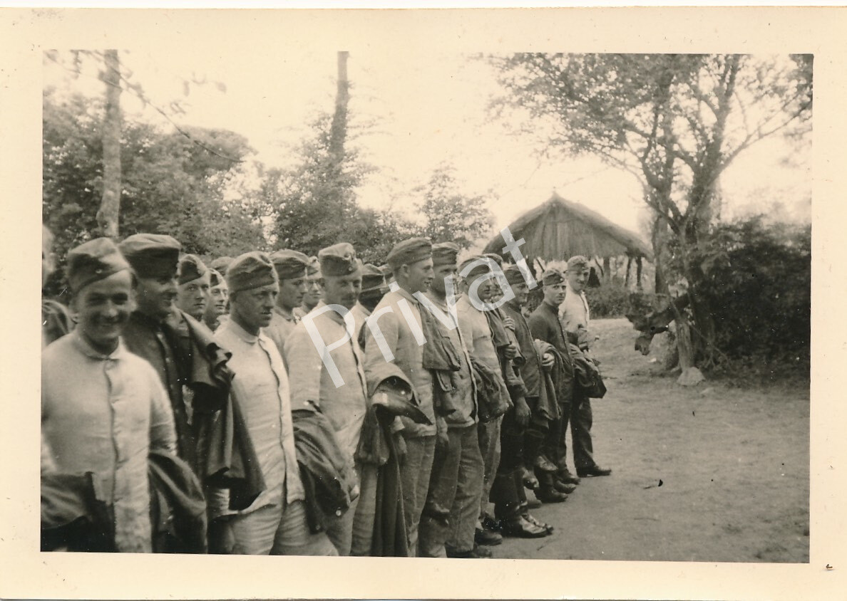 Photo WW II Wehrmacht Soldiers Break Leisure Calais France K1.45