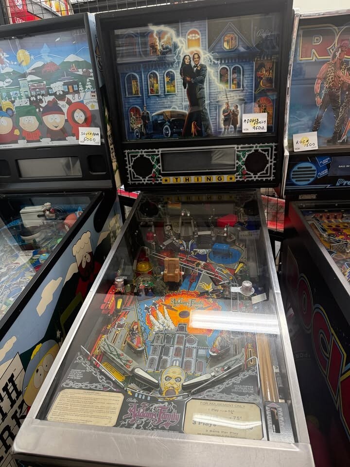 BALLY ADDAMS FAMILY PINBALL MACHINE EXCELLENT CONDITION LEDs
