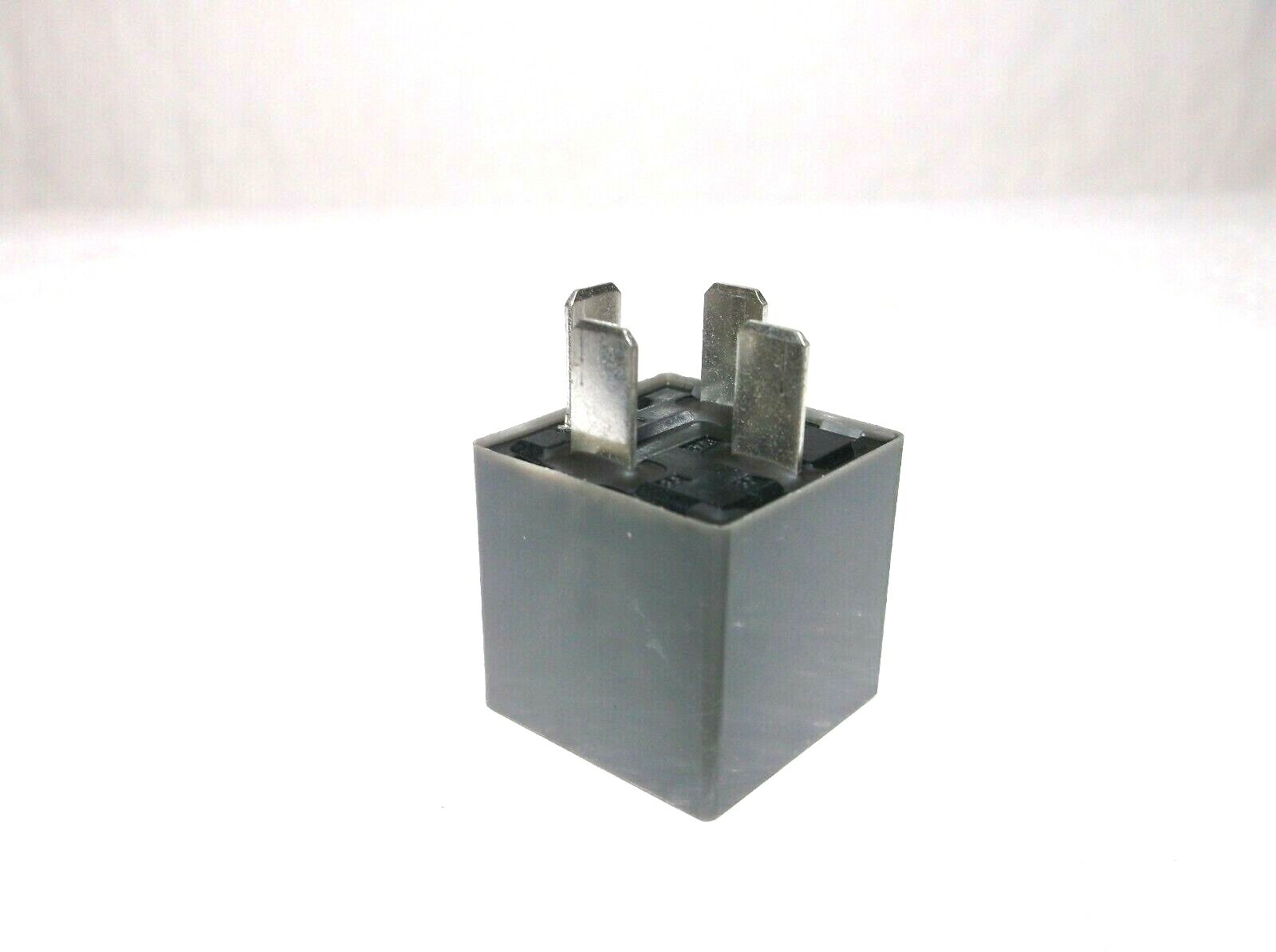 GM/ MULTIPURPOSE 4 PRONG RELAY/ PART# 13595908