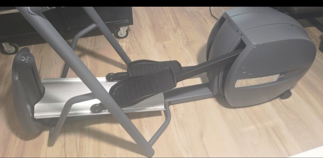 Precor EFX 5.17i Rear Drive Elliptical Trainer