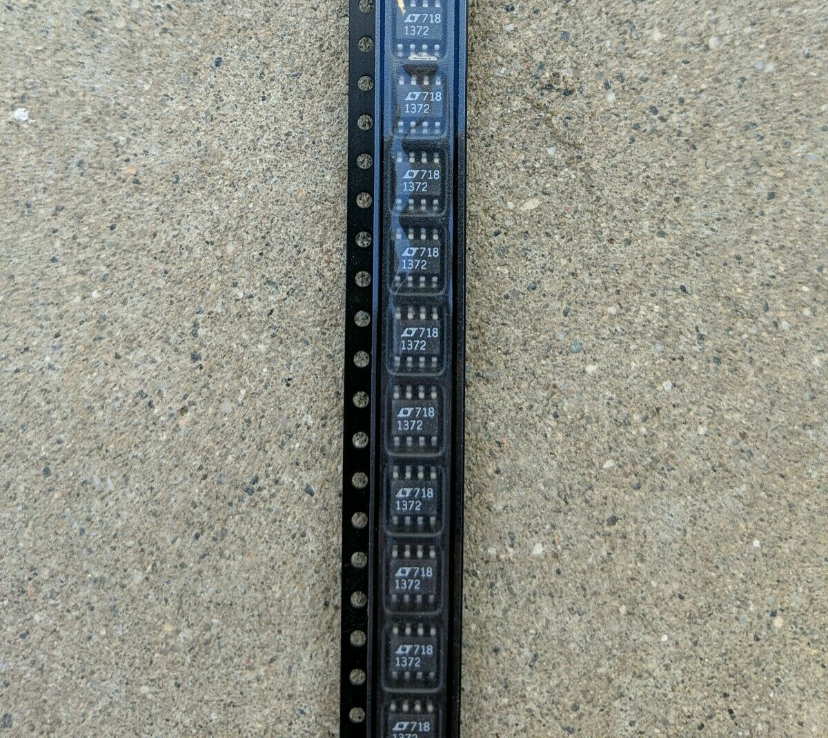 Lot of 100 LT1372CS8 switching regulator SO-8