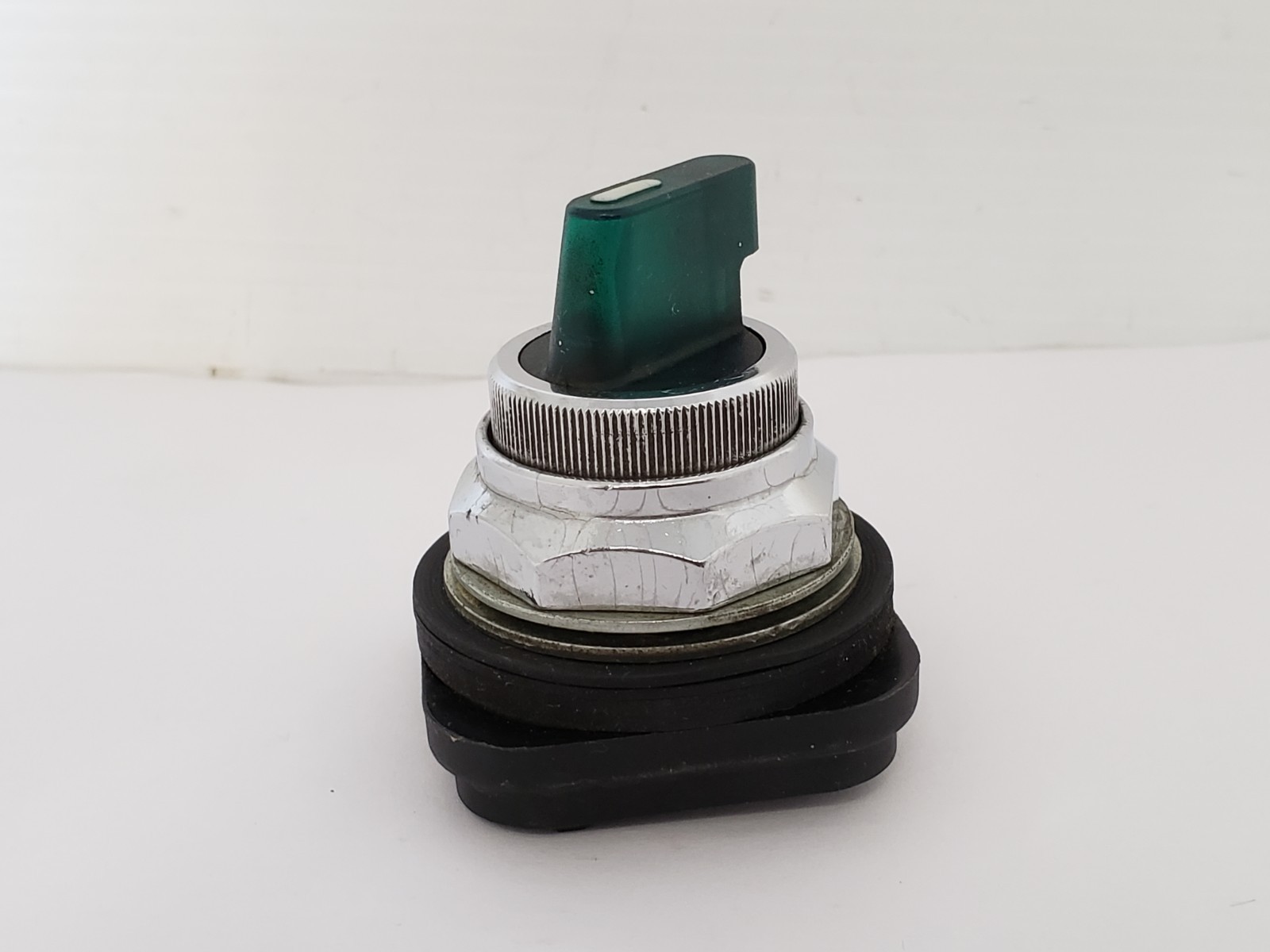 TELEMECANIQUE ZB3-BK33 SELECTOR SWITCH OPERATOR GREEN ILL. 3-POSITION MAIN.