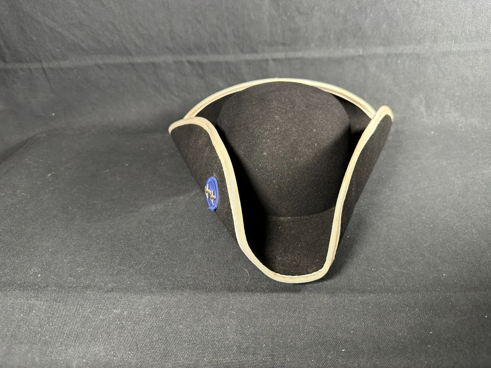 Colonial Type Revolution War Hat size 7 1/4 with insignia