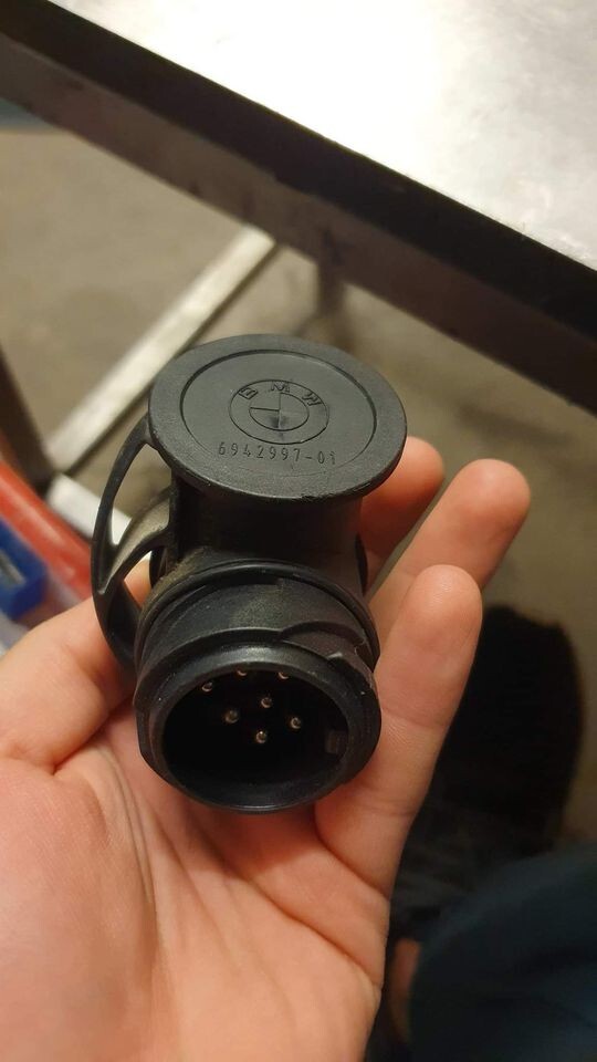 GENUINE BMW Tow Bar Adapter Socket 6942997-01