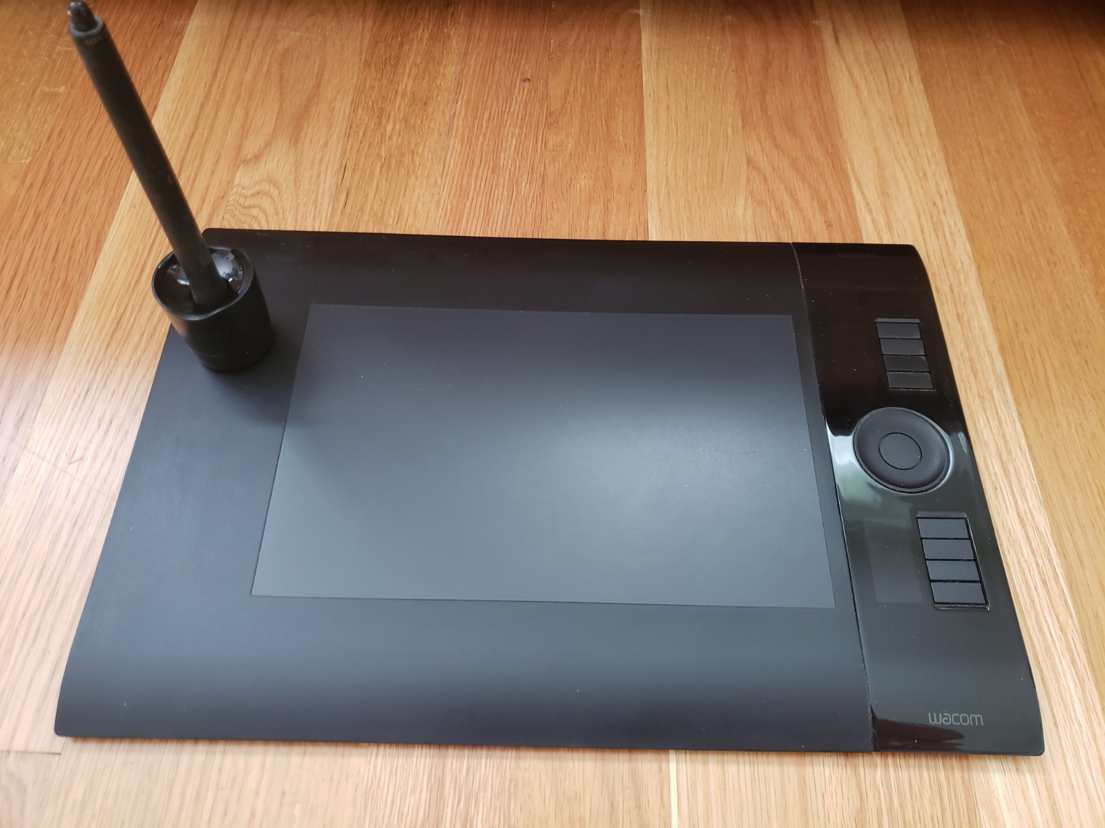 Wacom Intuos 4 PTK-640 Medium A5 Graphics Tablet (OPTK-640/K0-AX), Black "R2D"