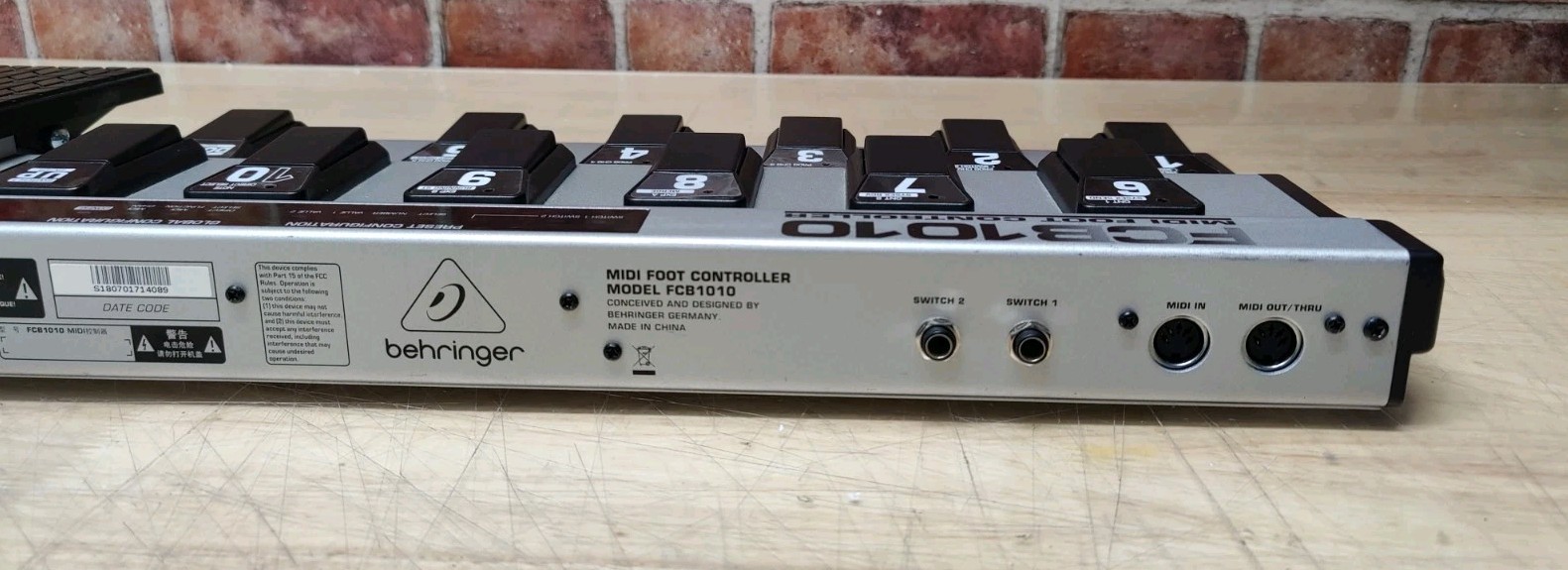 Behringer FCB1010 MIDI Foot Controller