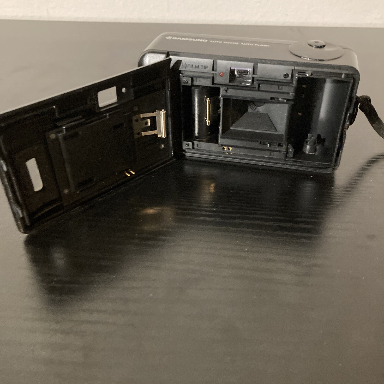 Samsung AF 400 Camera super great working condition. 35 mm camera. ￼ VINTAGE!!!!
