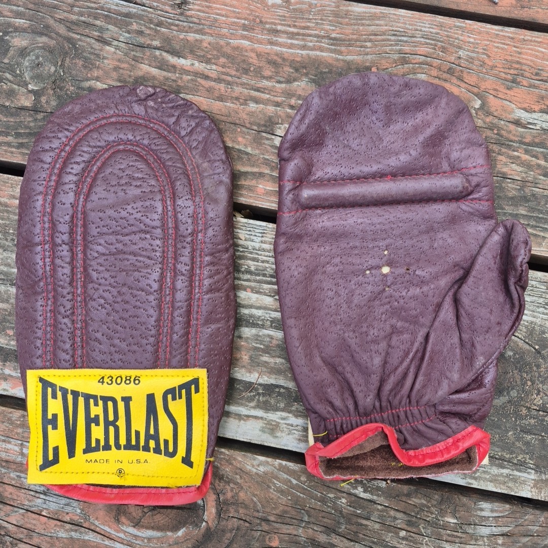 VINTAGE Everlast 43086 Leather Speed Bag Gloves Mitts Yellow Tag USA Made Pair