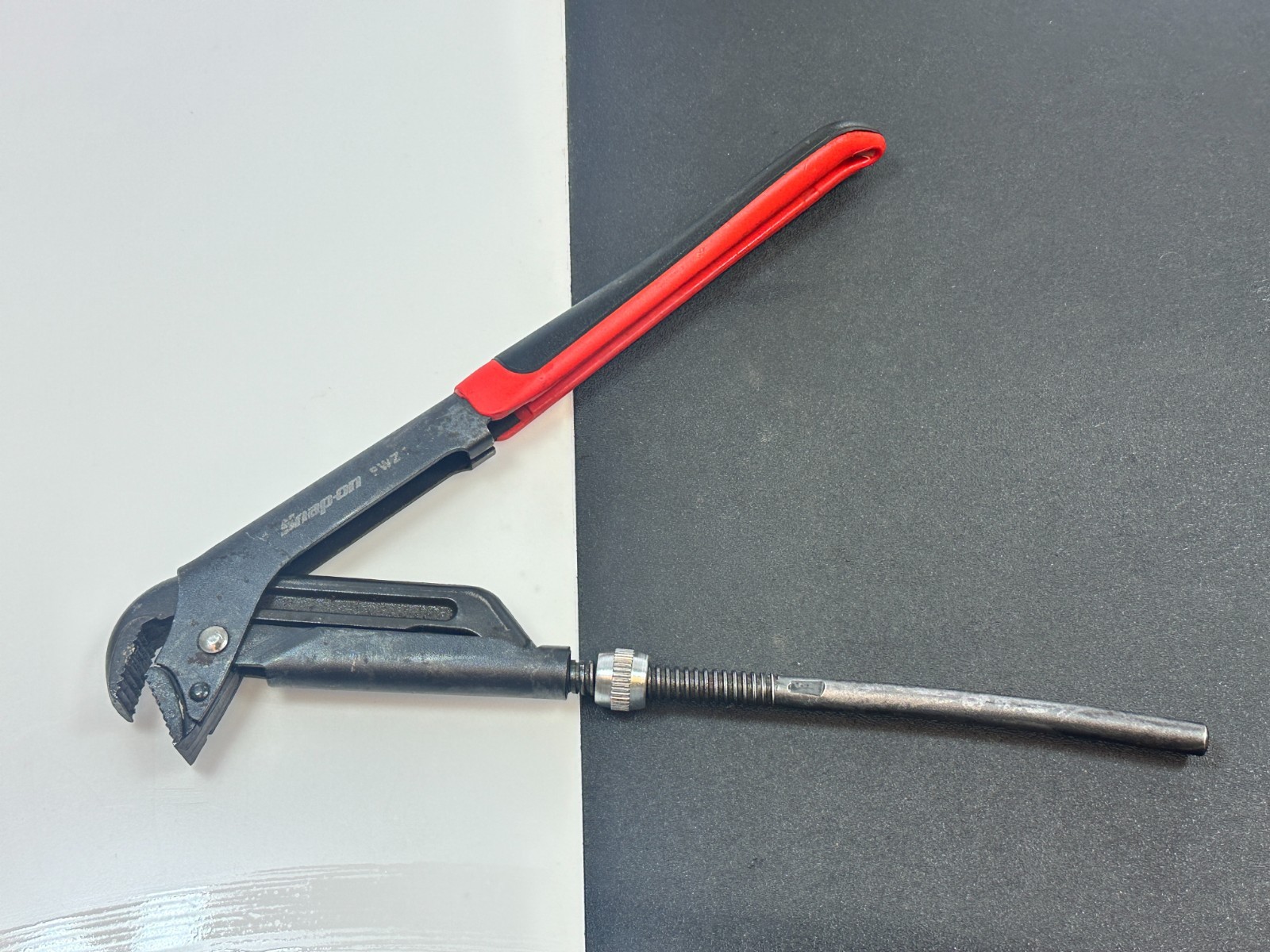 🇺🇸 Snap On Tools USA PWZ1A 12-5/8" Long Adjustable Plier Wrench, Red Grip