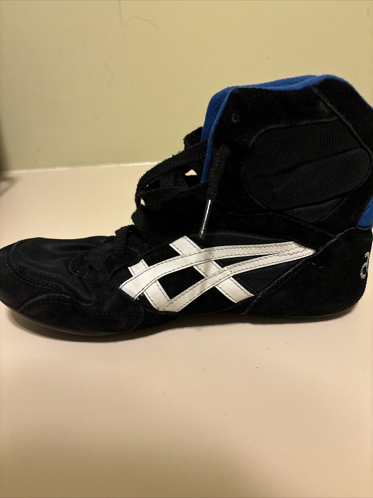 wrestling shoes 8.5 asics