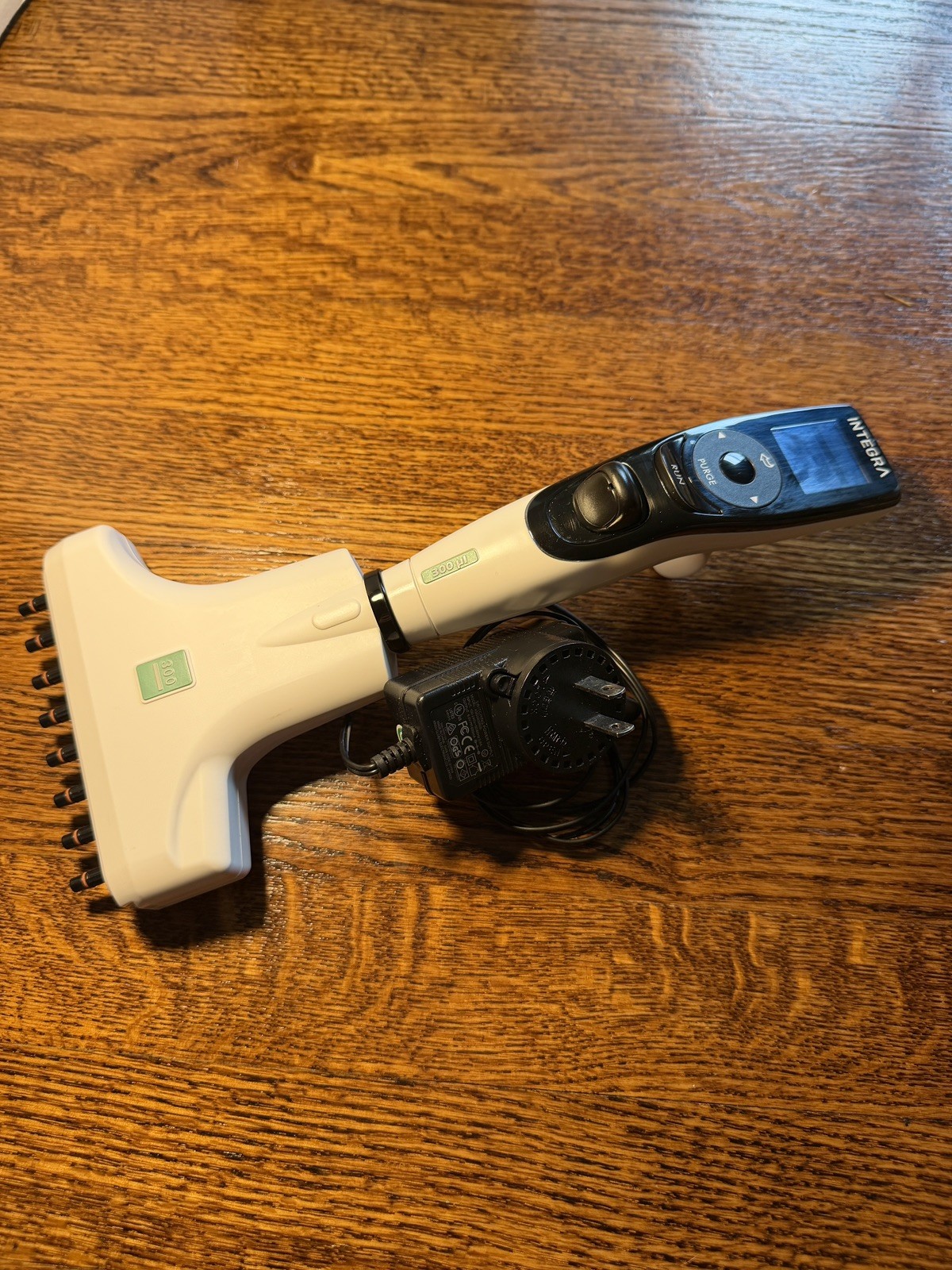 INTEGRA Voyager 4723 8 CHANNEL 300 uL PIPETTE ELECTRONIC ADJUST WIDTH