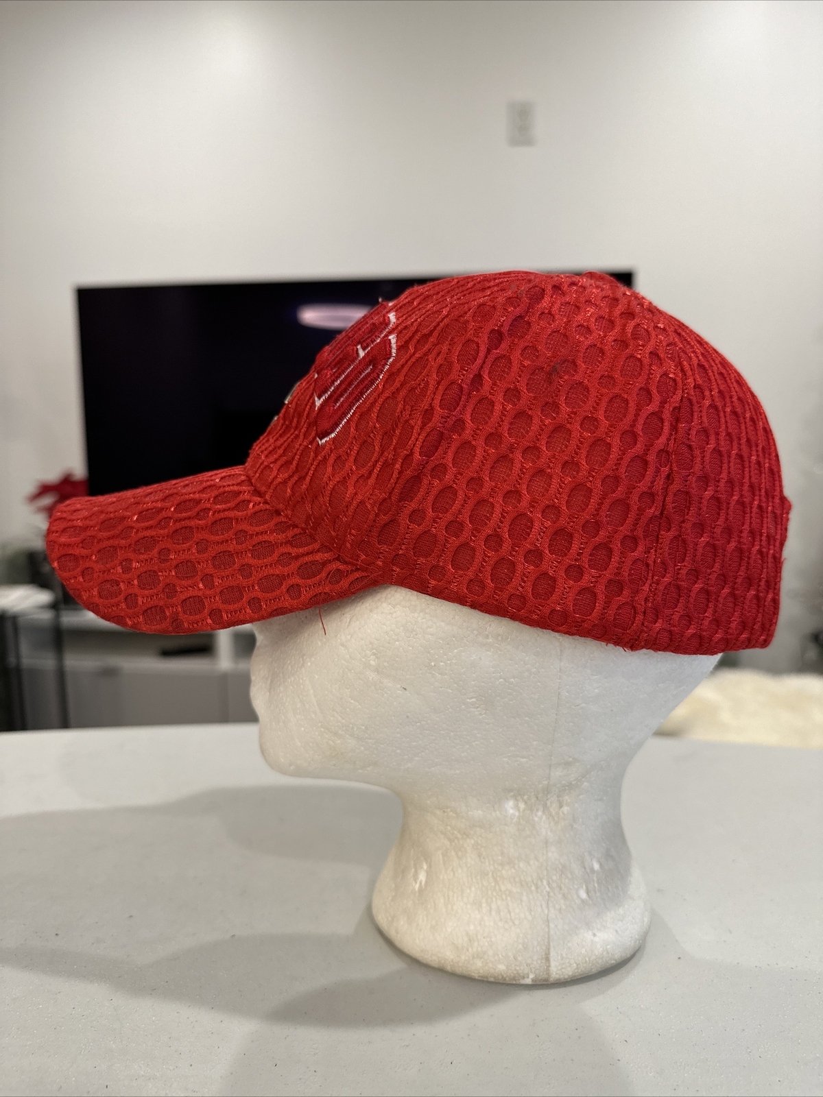 Chicago Cubs Bright Red Shiny Hat Cap Metal C Sparkling look Hoop Loop Unbranded