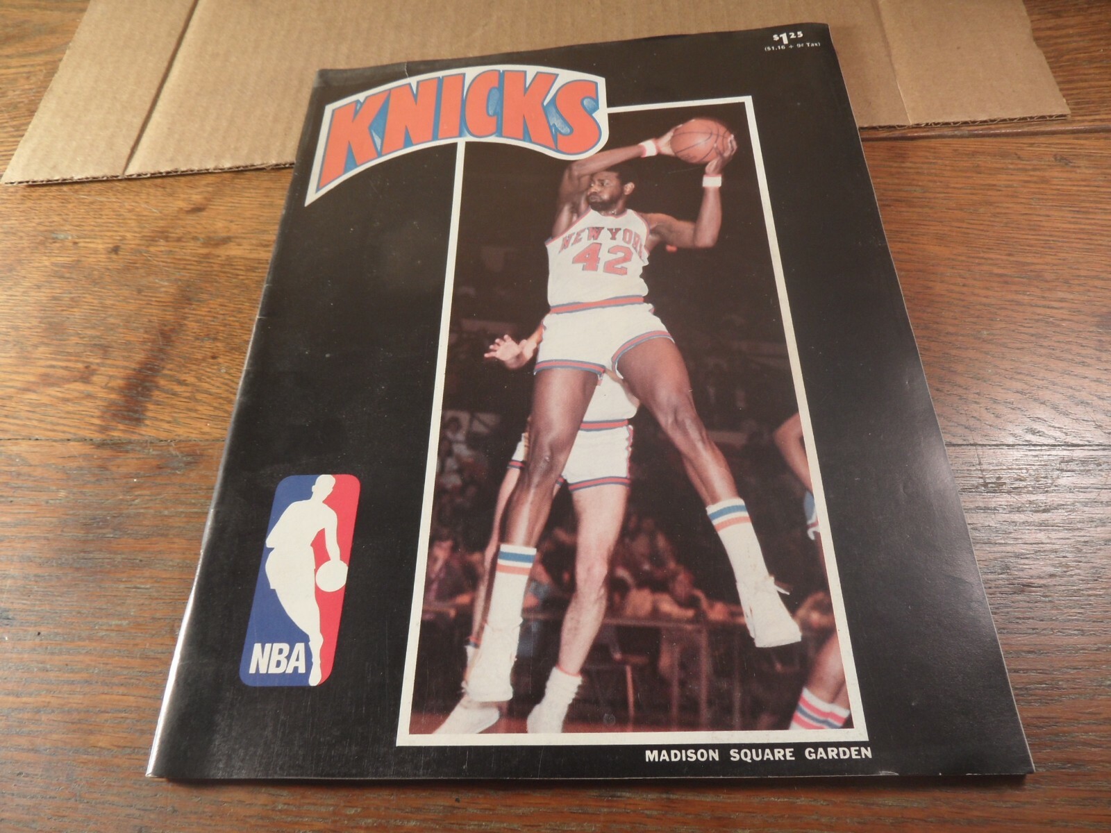 46-A KNICKS vs. Bucks Basketball program Nov 13, 1976  Vol. 10, No. 1