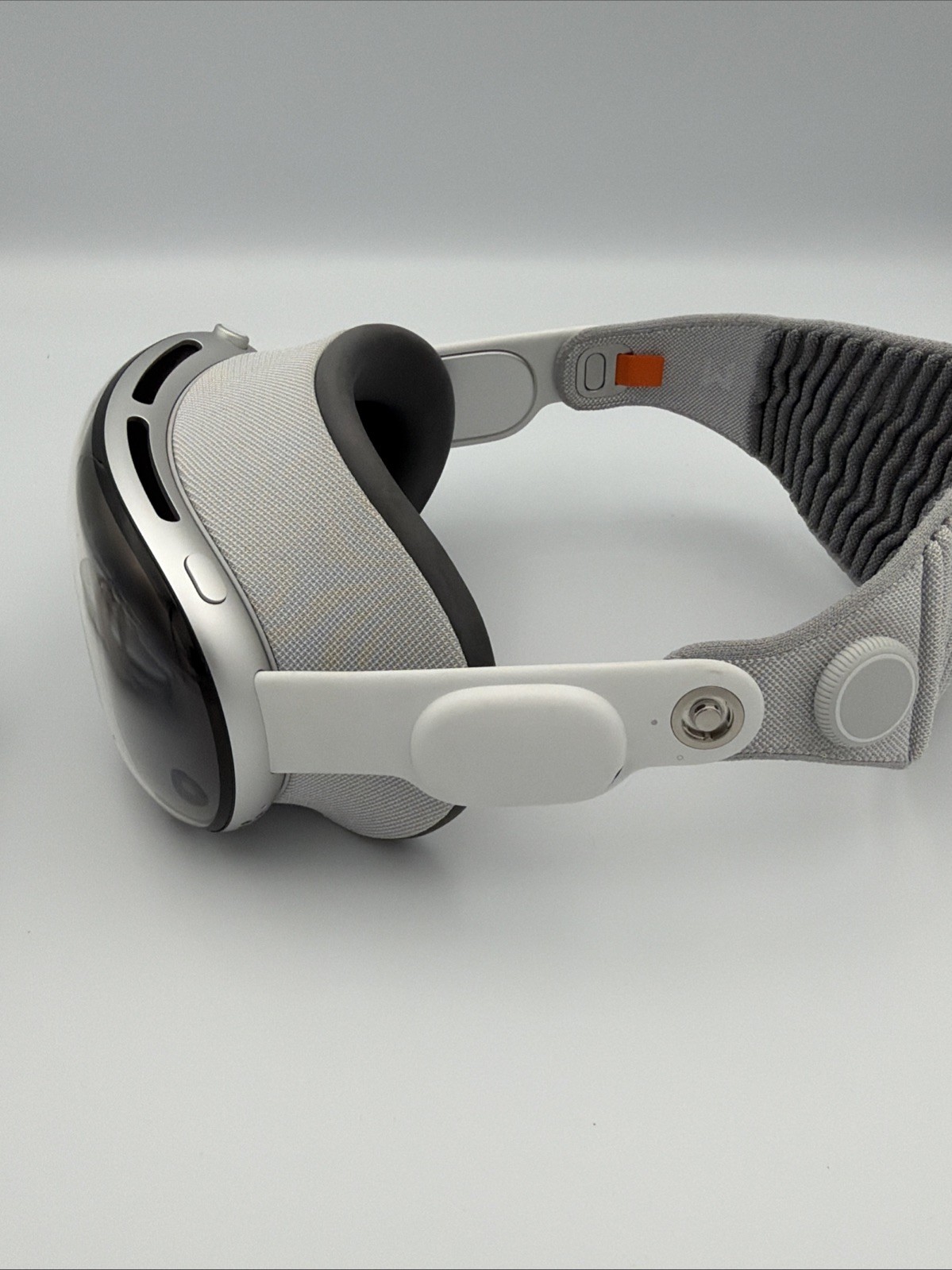 Apple Vision Pro 256GB M2 Headset MQL83LL/A