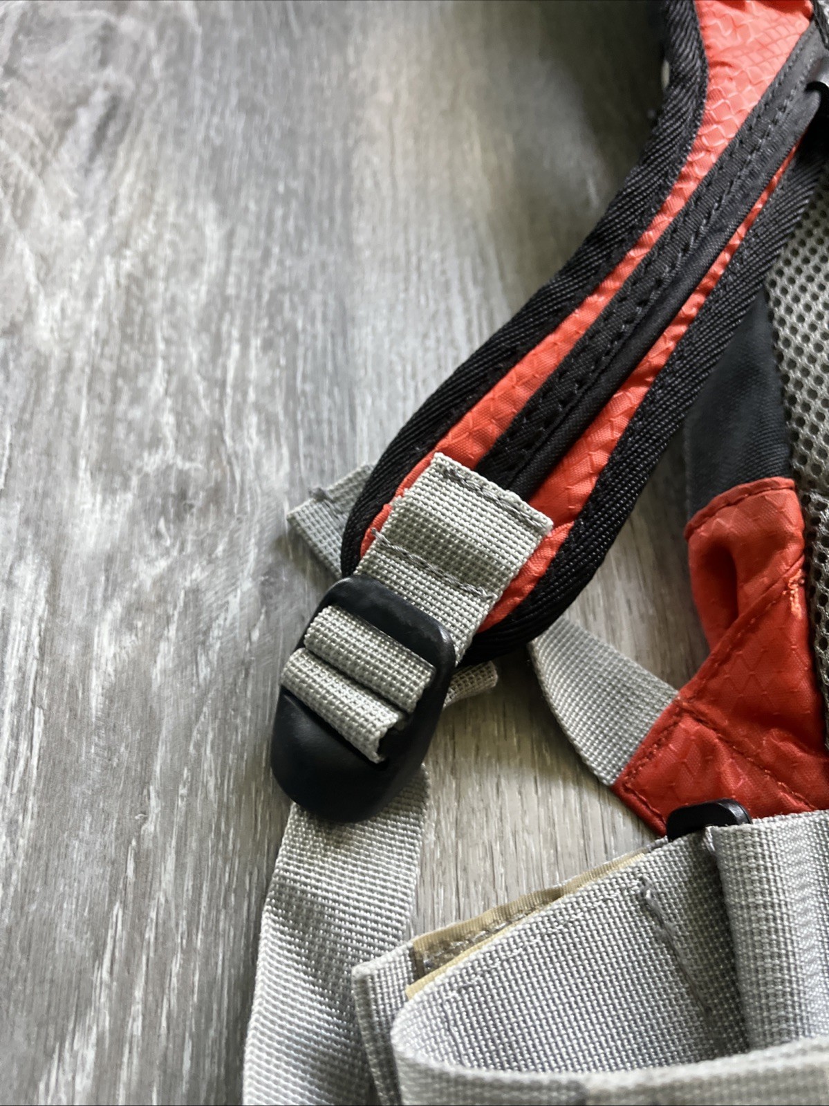 Bass Pro Shops XPS 2 L 68 Oz Rip-Stop Hydration Backpack + Bladder ORANGE BLACK