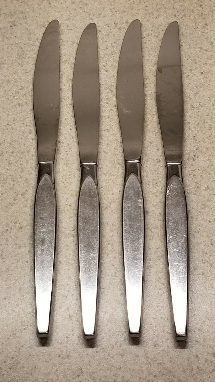 ONEIDA STAINLESS FLATWARE SATINIQUE (OLDER VERSION) 4 DINNER KNIVES 9 1/8"