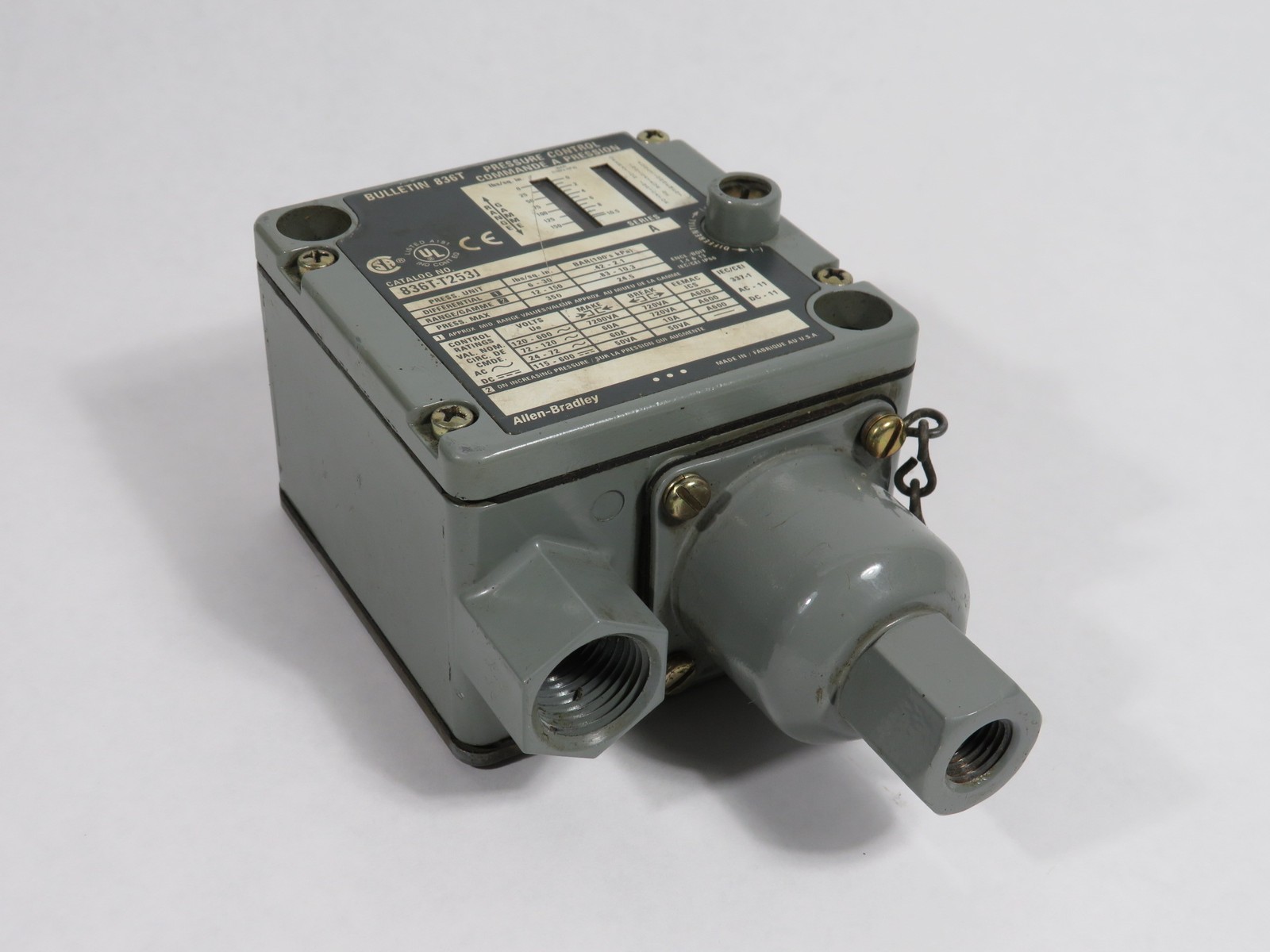 Allen-Bradley 836T-T253J Ser. A Pressure Control TWO DIALS/SHELF WEAR USED