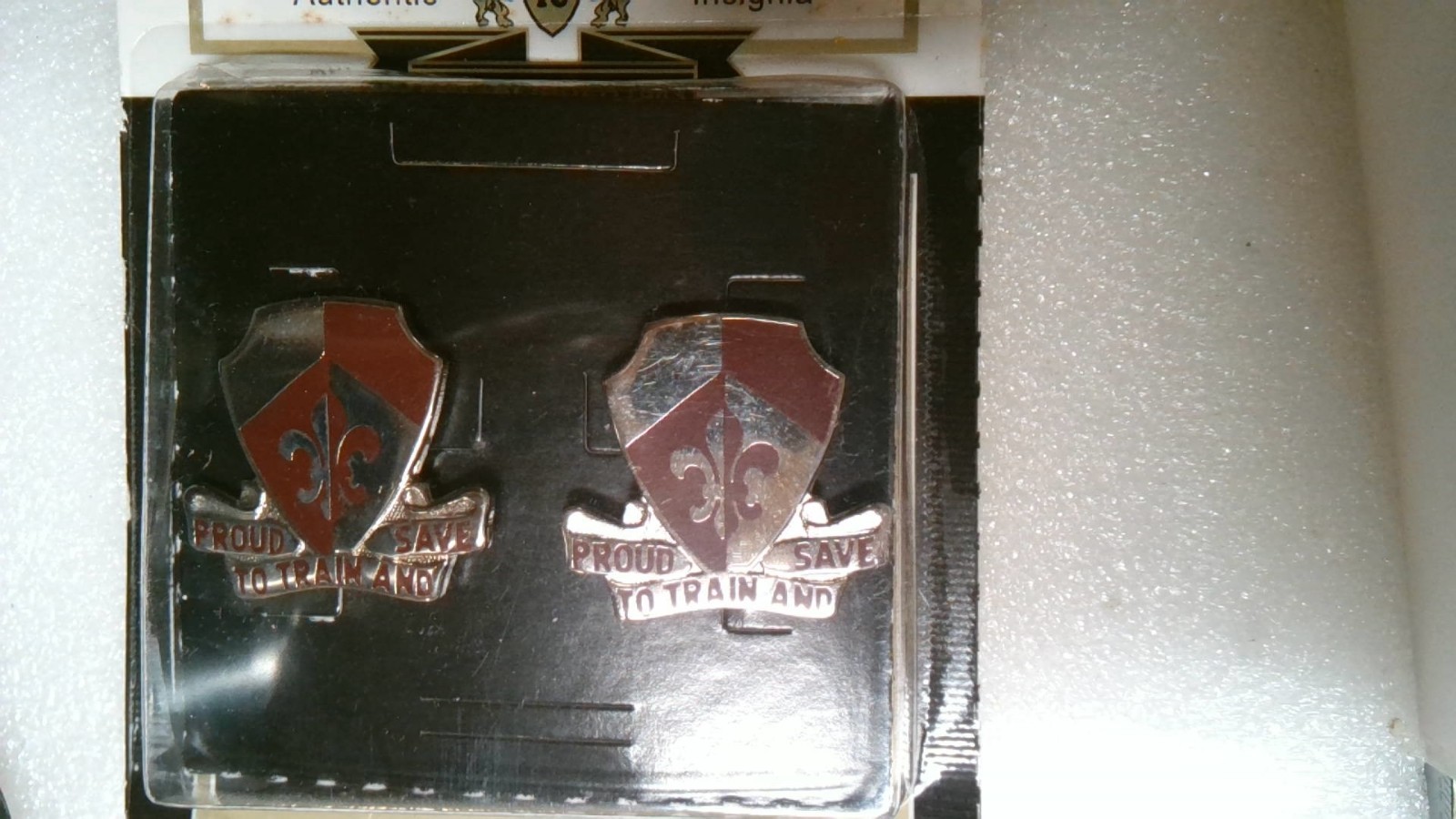 MILITARY INSIGNIA CREST SET OF 2 US ARMY 261ST MEDICAL BATTALION PROUD TO TRAIN