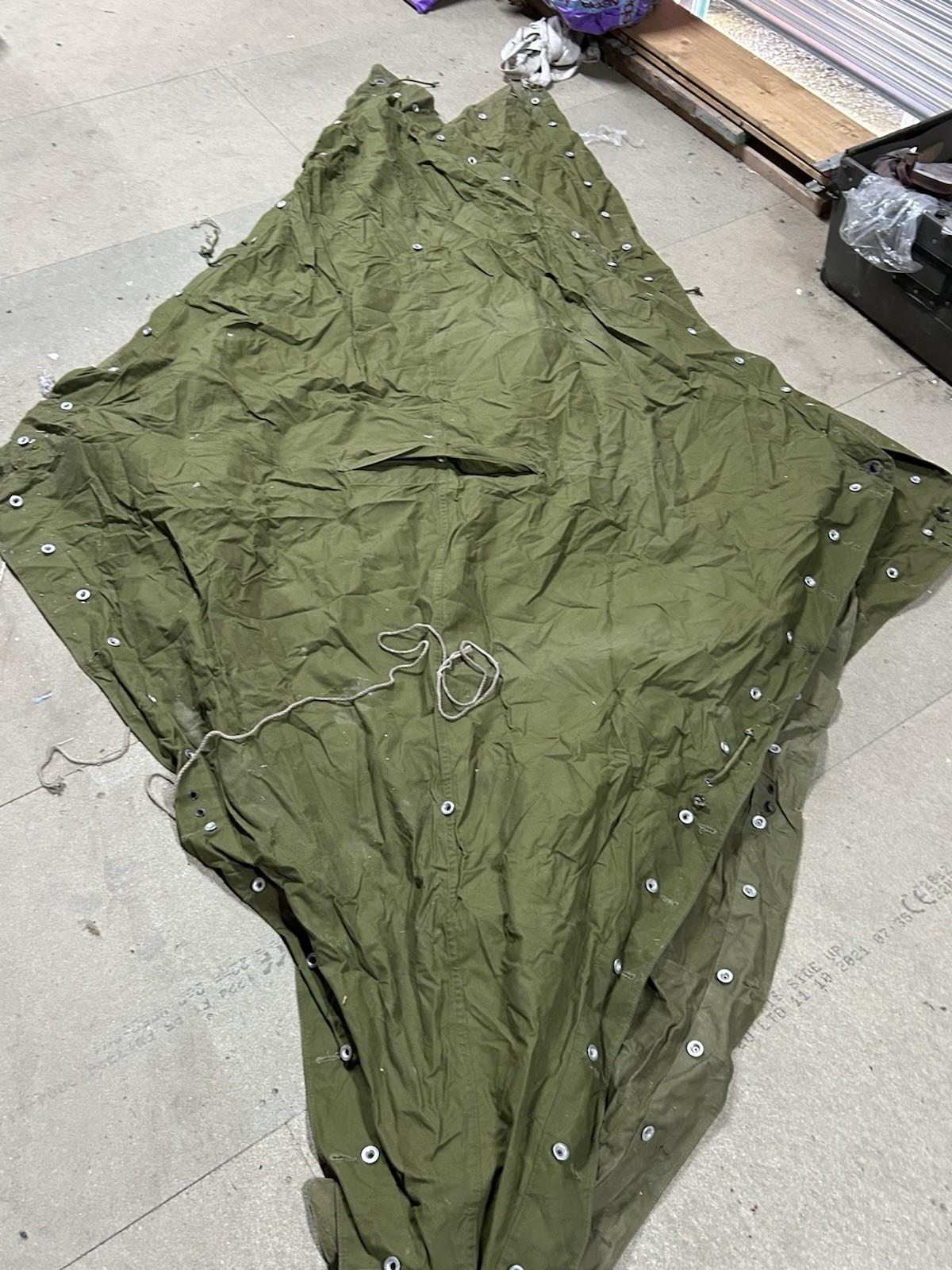 Vintage Dutch Millitary one man Tent/shelter, olive green Canvas #203