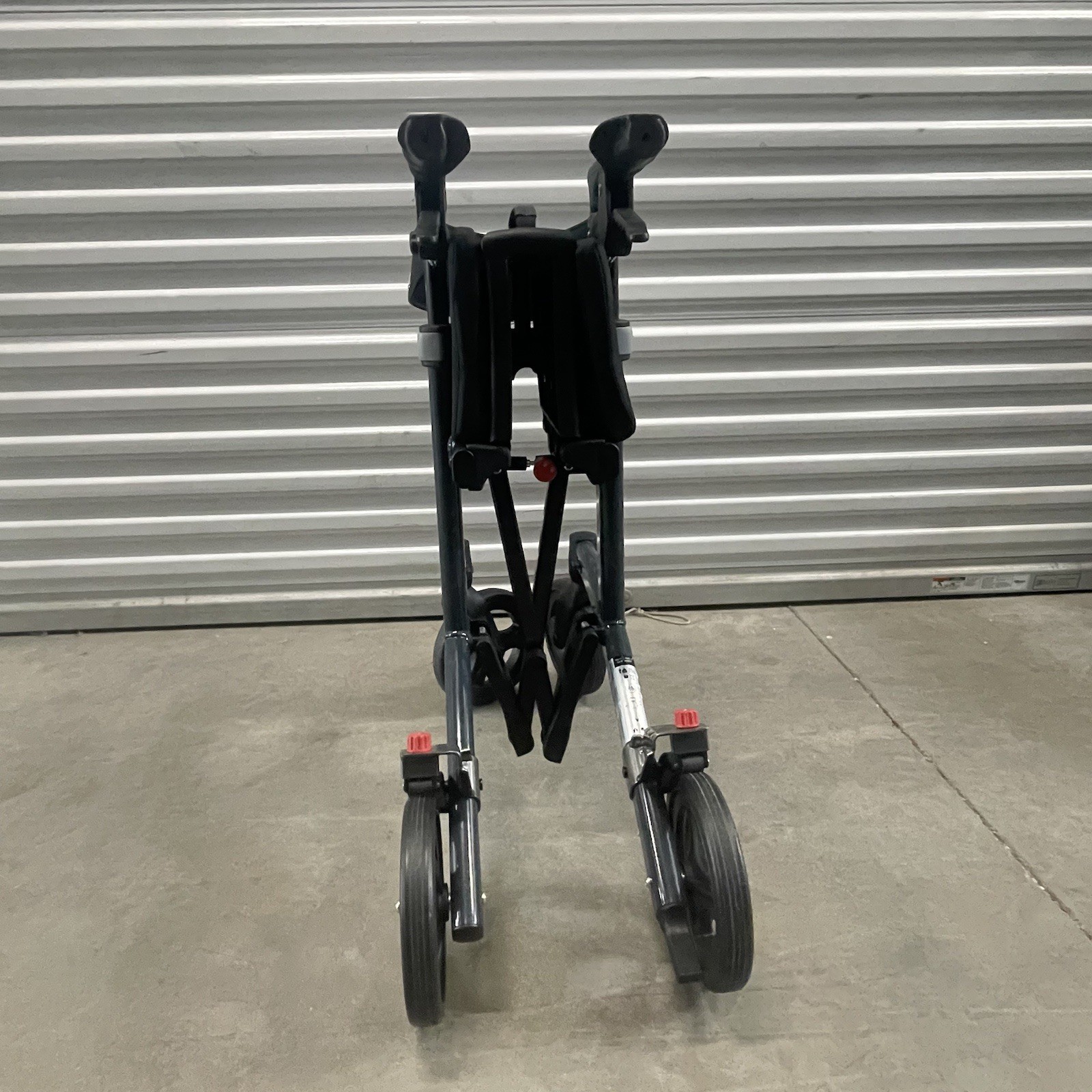 Triumph Escape HD Rollator - Low - Triumph Mobility - 500-30217 - Foldable
