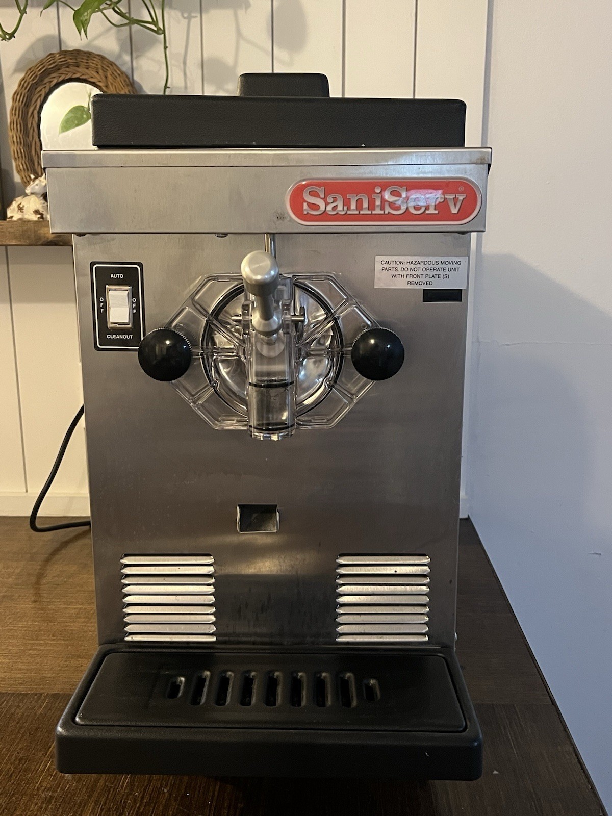 SaniServ 7 Qt. Countertop Soft Serve Ice Cream Machine with 1 Hopper - 115V