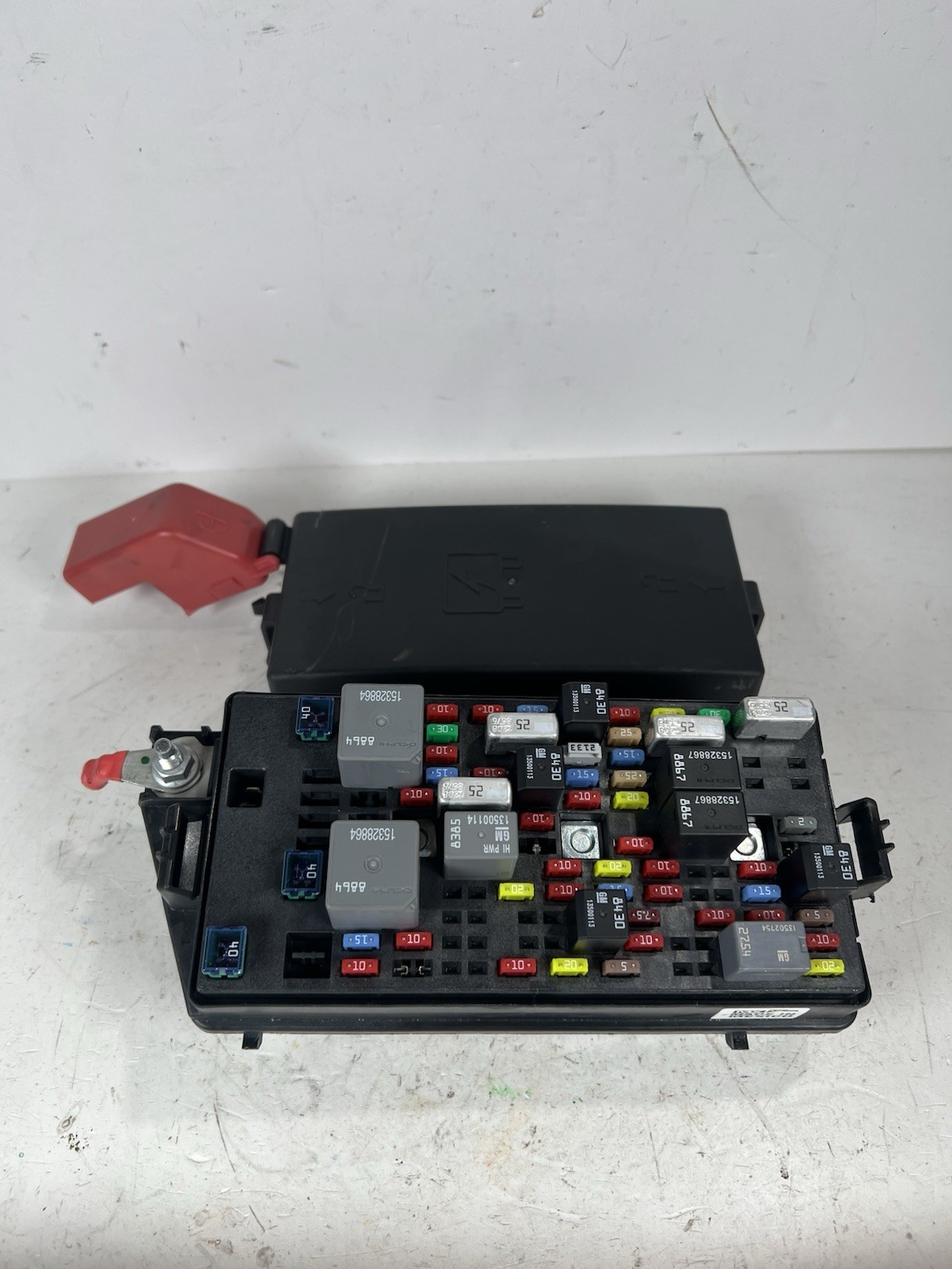 08-11 09 10 BUICK LUCERNE CADILLAC DTS REAR FUSE PANEL JUNCTION BOX 13697145 OEM
