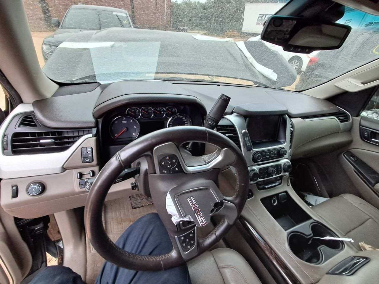 YUKONXL15 2016 Glove Box 4834620
