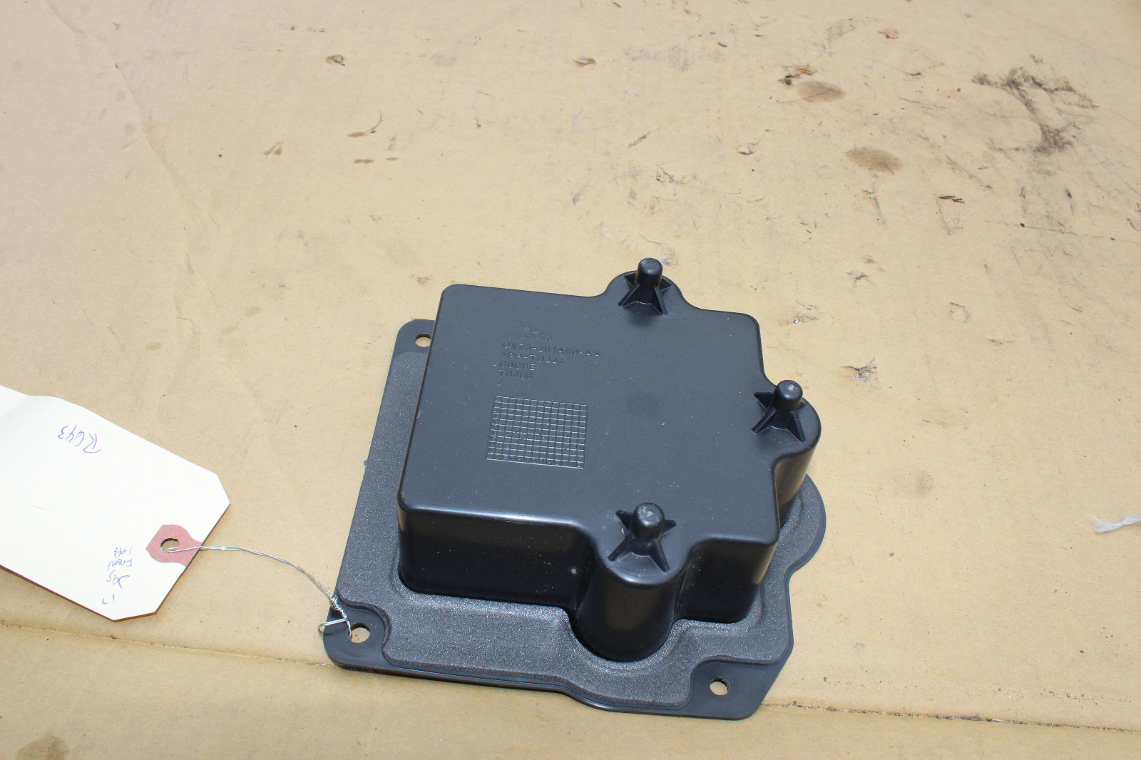 2017 JAGUAR XE DRIVER LEFT FRONT REAR MID CONTROL MODULE R643