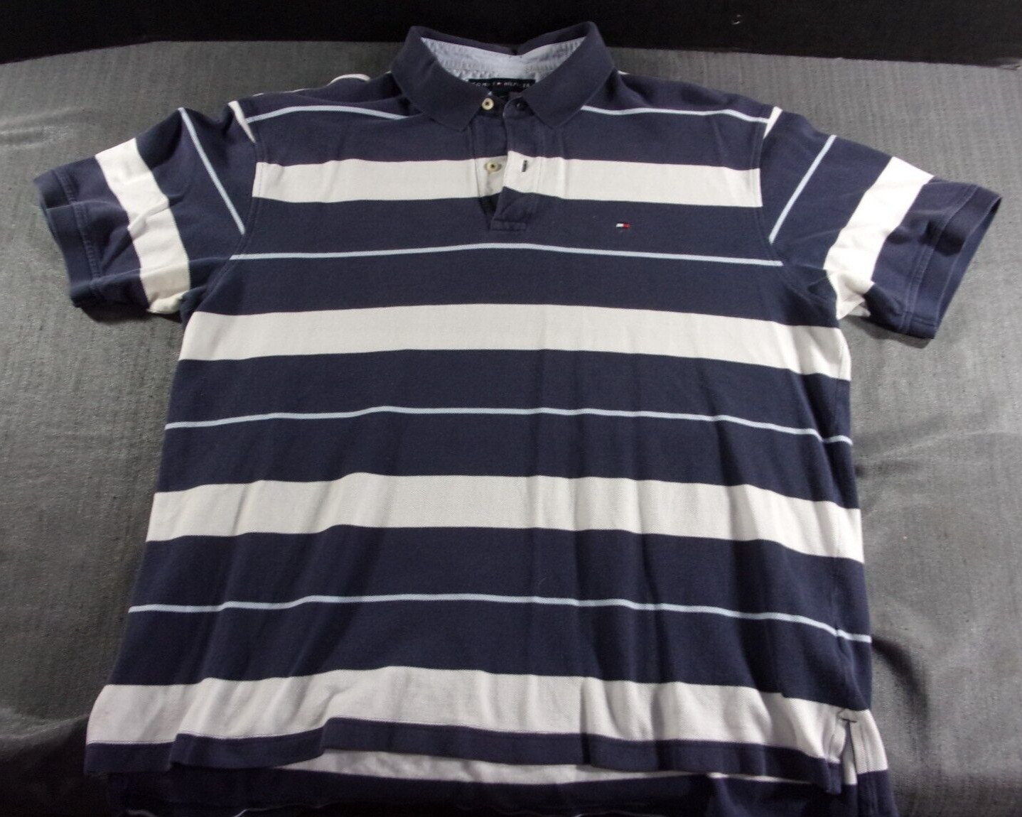DISCONTINUED TOMMY HILFIGER BLUE AND WHITE STRIPED SHORT SLEEVE POLO SHIRT XL