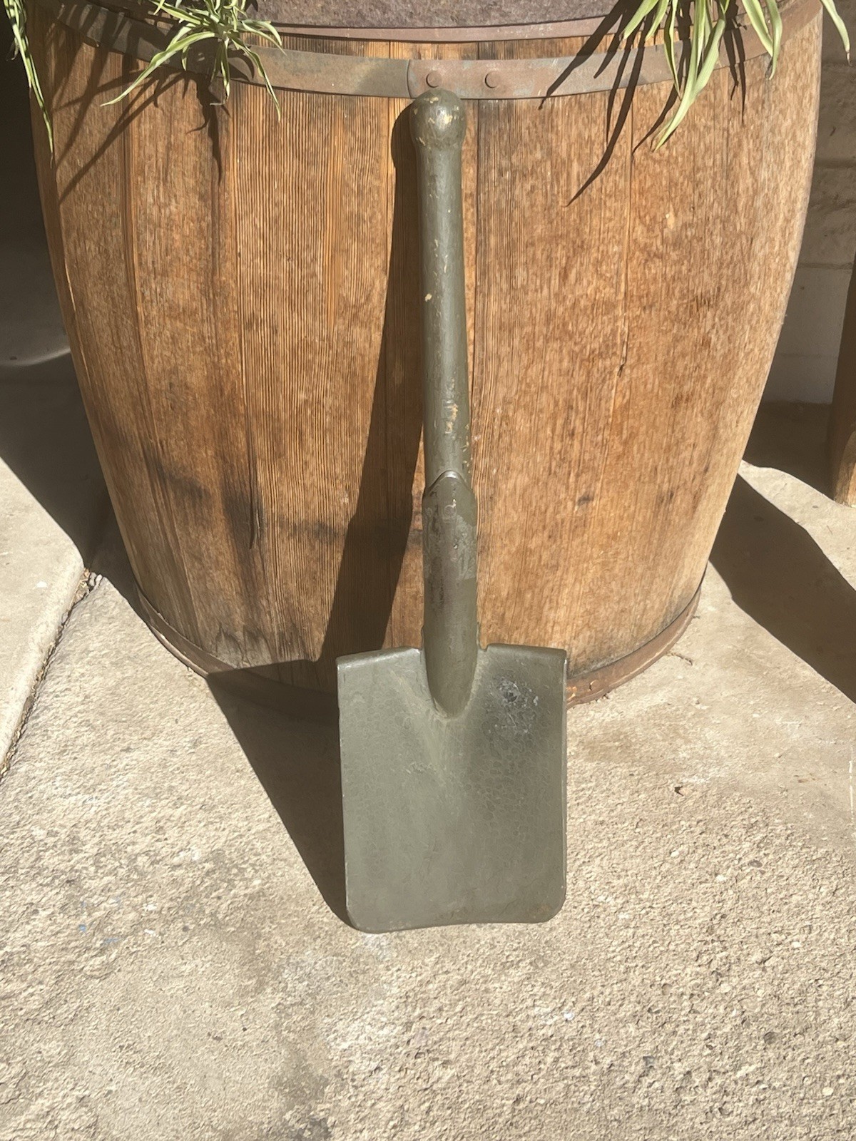 East GERMAN “ BAT “ entrenching tool / shovel  - Handle Great !
