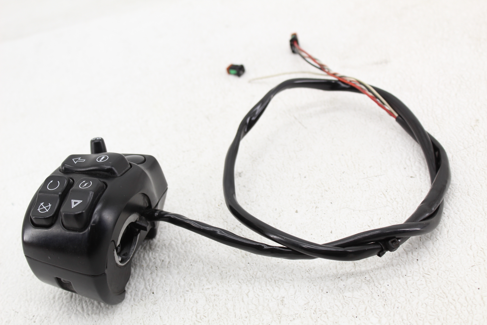17-23 Harley Davidson Street Glide Right Control Switch Pack