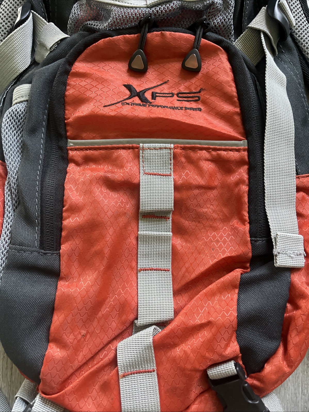 Bass Pro Shops XPS 2 L 68 Oz Rip-Stop Hydration Backpack + Bladder ORANGE BLACK