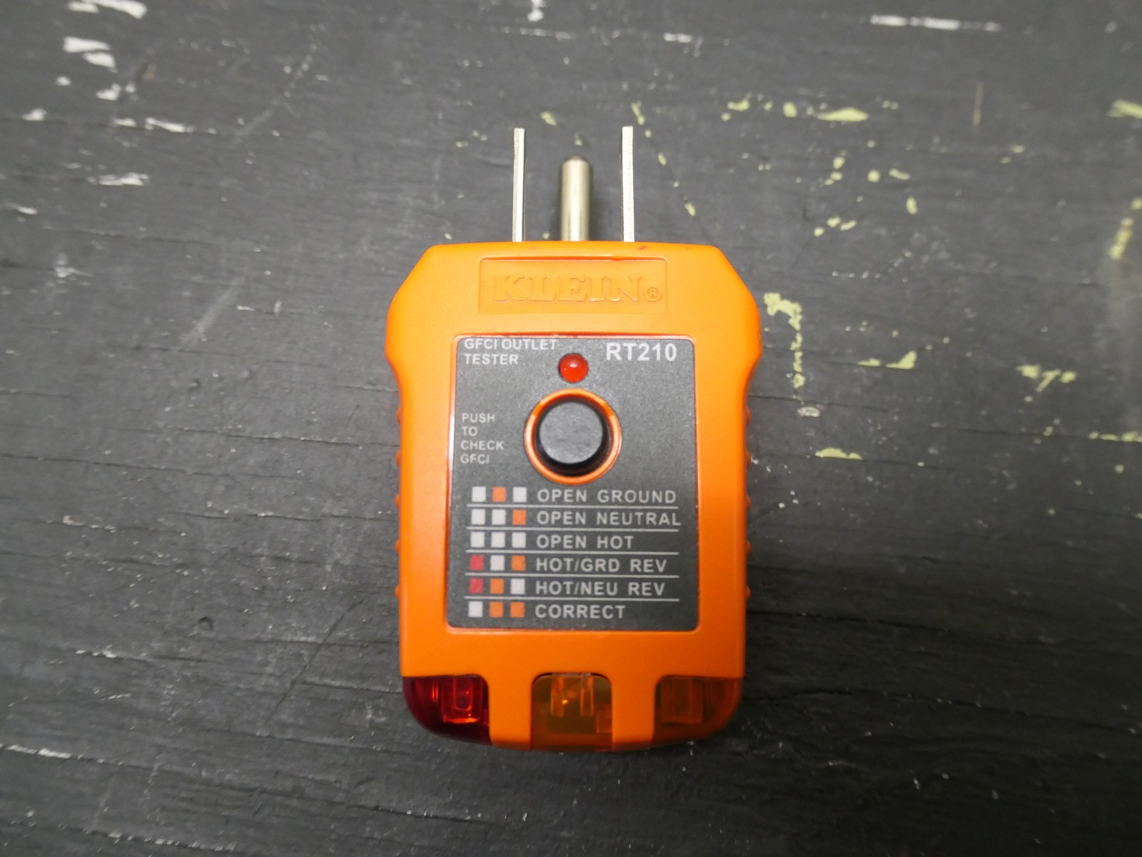 KLEIN TOOLS RT210 OUTLET RECEPTACLE TESTER WITH GFCI BUTTON