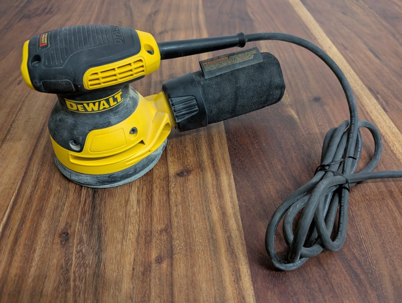 DEWALT DWE6421 5" Random Orbit Palm Sander 3 Amp Corded Hook & Loop Tested