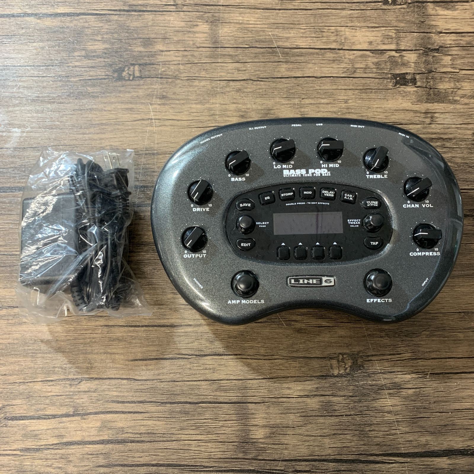 Line 6 BASS POD XT Multi-Effects Processor