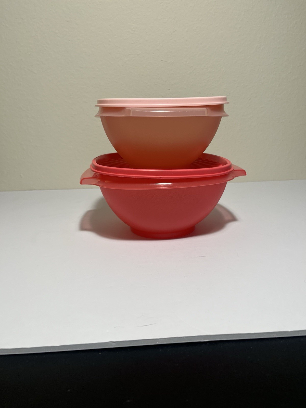 Vintage Tupperware Classic Servalier Bowls Starburst Lids Pastel Pink ￼