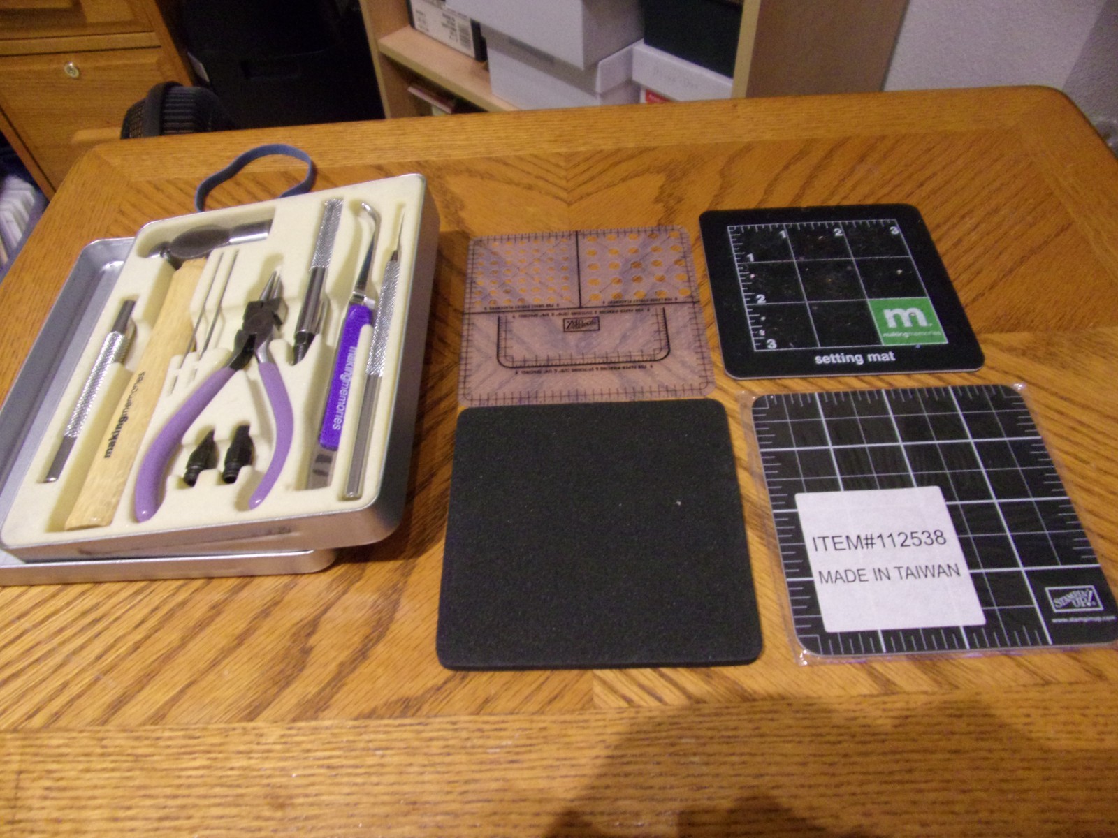 MAKING MEMORIES 10 PIECE TOOL KIT & 4 PIECE MAT PACK