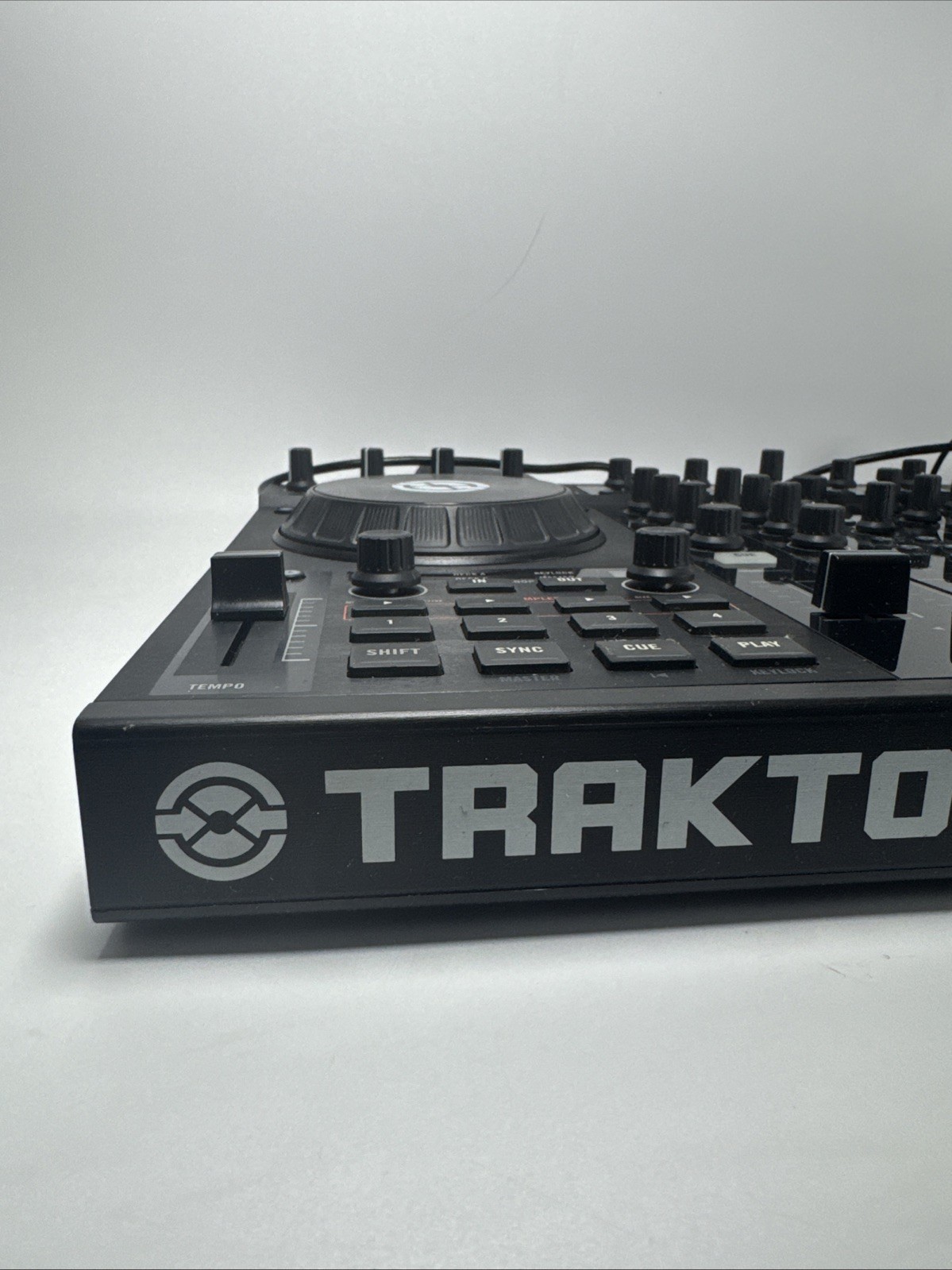 Native Instruments Traktor Kontrol S4 MK1 DJ Controller 4-Channel Black