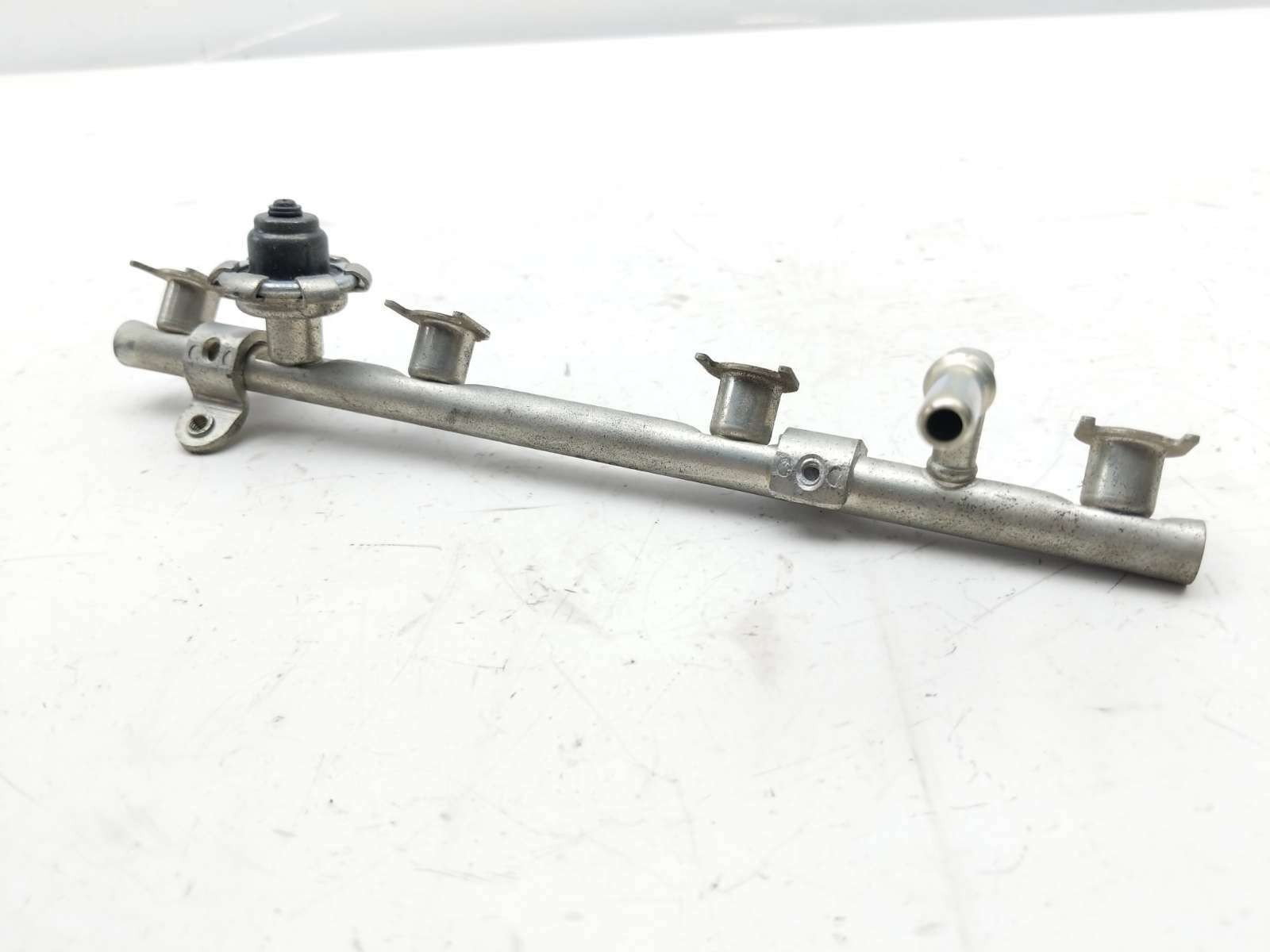 09 Yamaha FZ6R FZ6 Petrol Gas Fuel Injector Rail