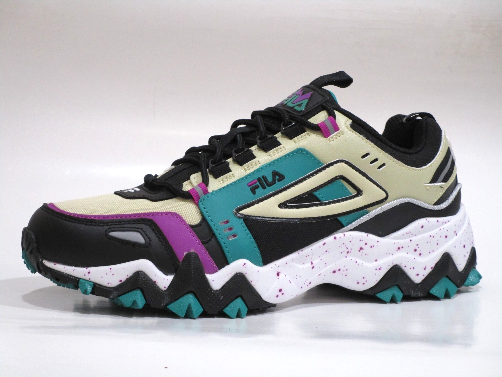 Fila Men's Oakmont TR  1JM00654-017 Sneaker Shoes, Size 8.5 M US