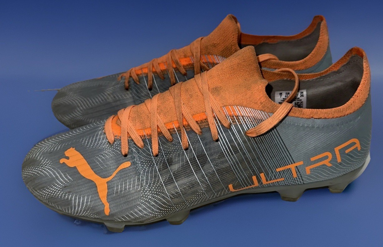 Puma Ultra Size 7 US Diamond Silver / Neon Citrus