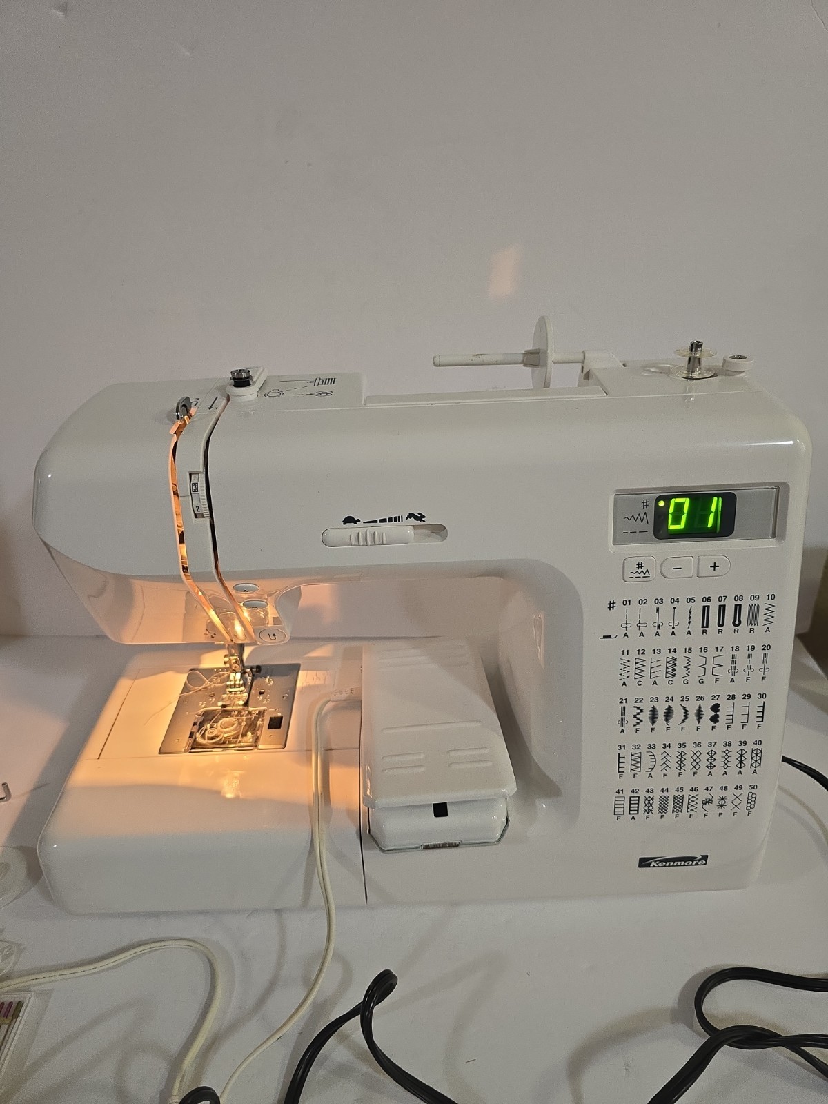 Kenmore 19110 50-Stitch Computerized Sewing Machine 385.19110600 Tested Working