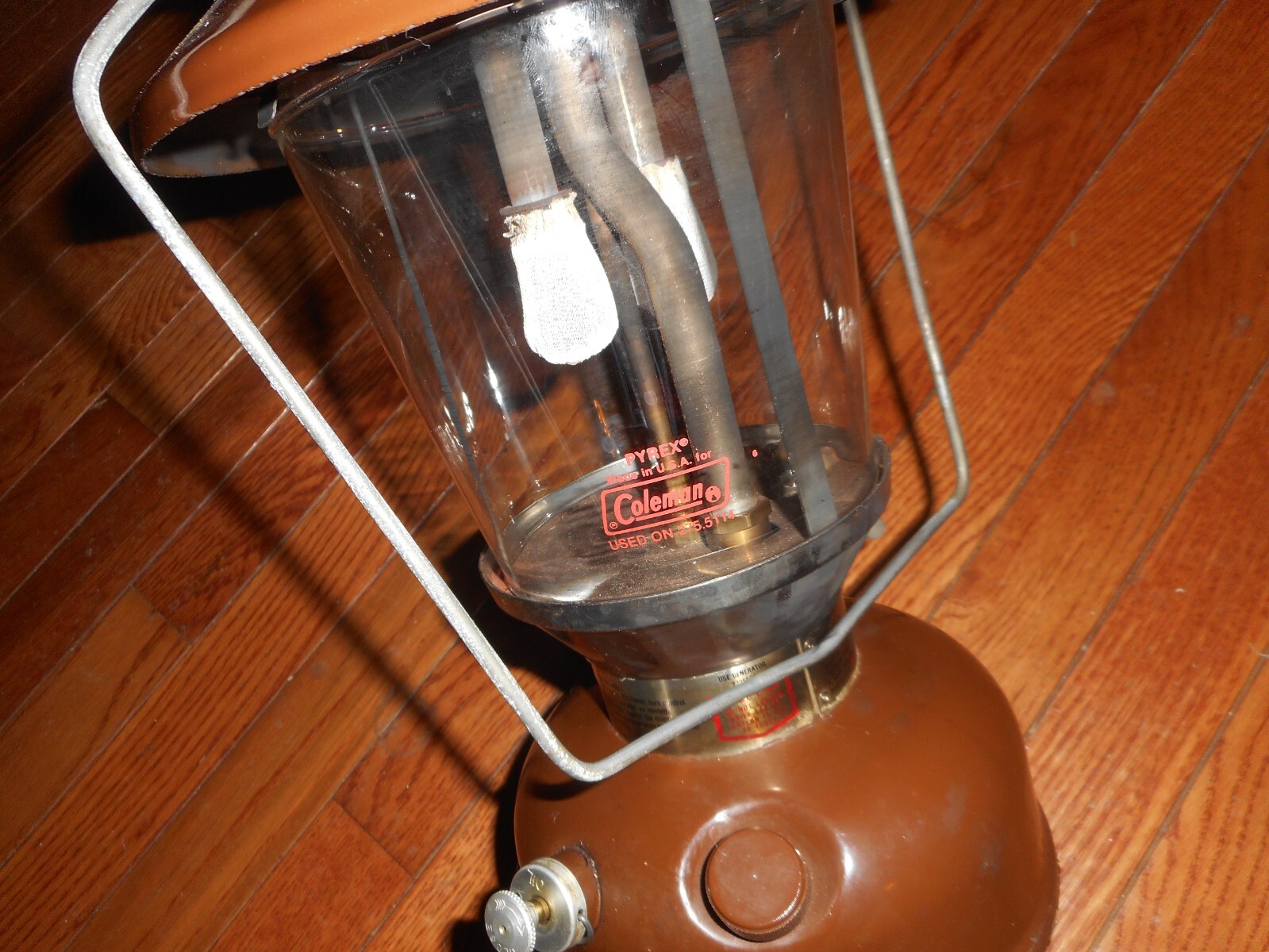 1979 COLEMAN LANTERN WITH CLAMSHELL