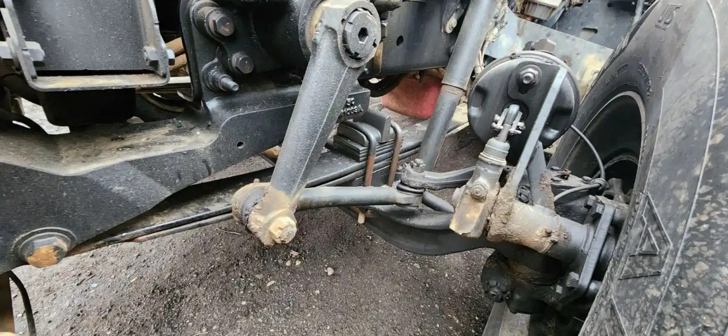 (Used) 2016 International 9900l, FRONT LEAF SPRINGS Front Leaf & Springs  P-4134