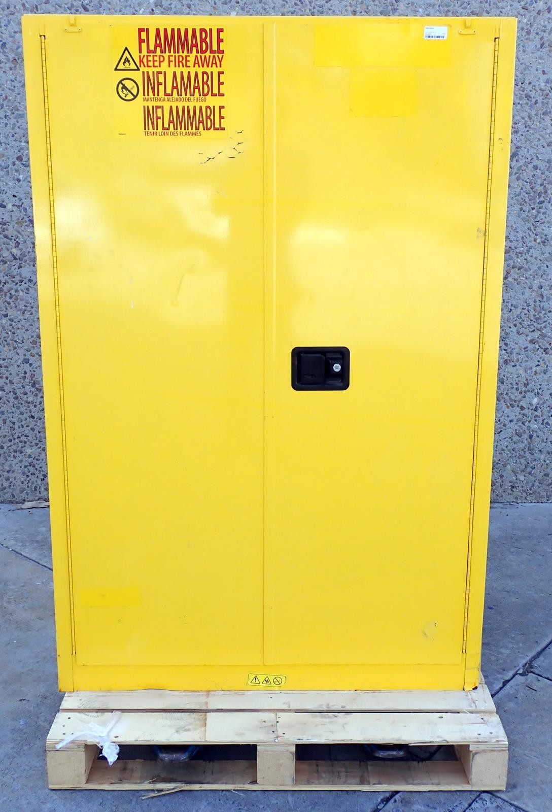JAMCO BS90 Self Closing Flammable Safety Cabinet w/ 2x Shelves