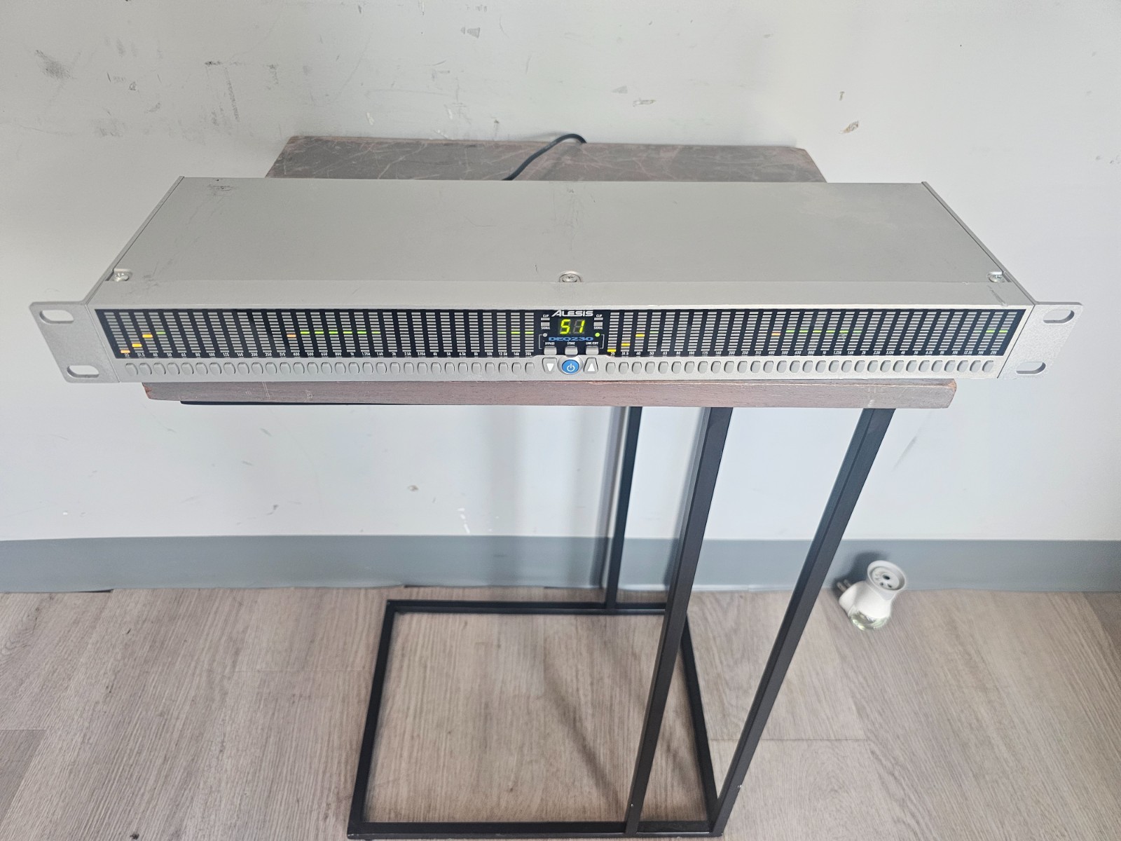 Alesis DEQ230 Dual 30-Band Graphic Equalizer - Tested!