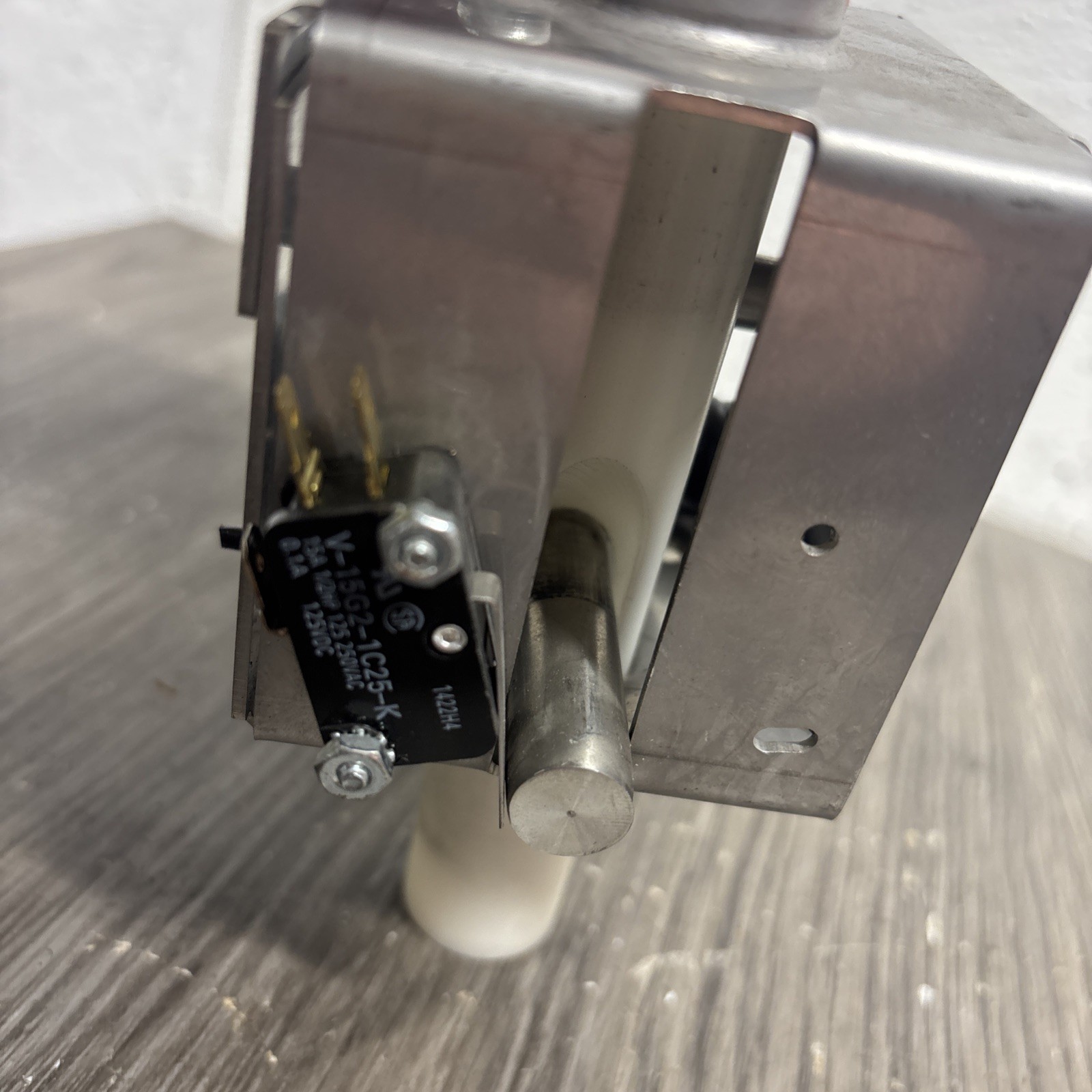 STOELTING Spigot Assembly 2 Switch Right Spigot #F3