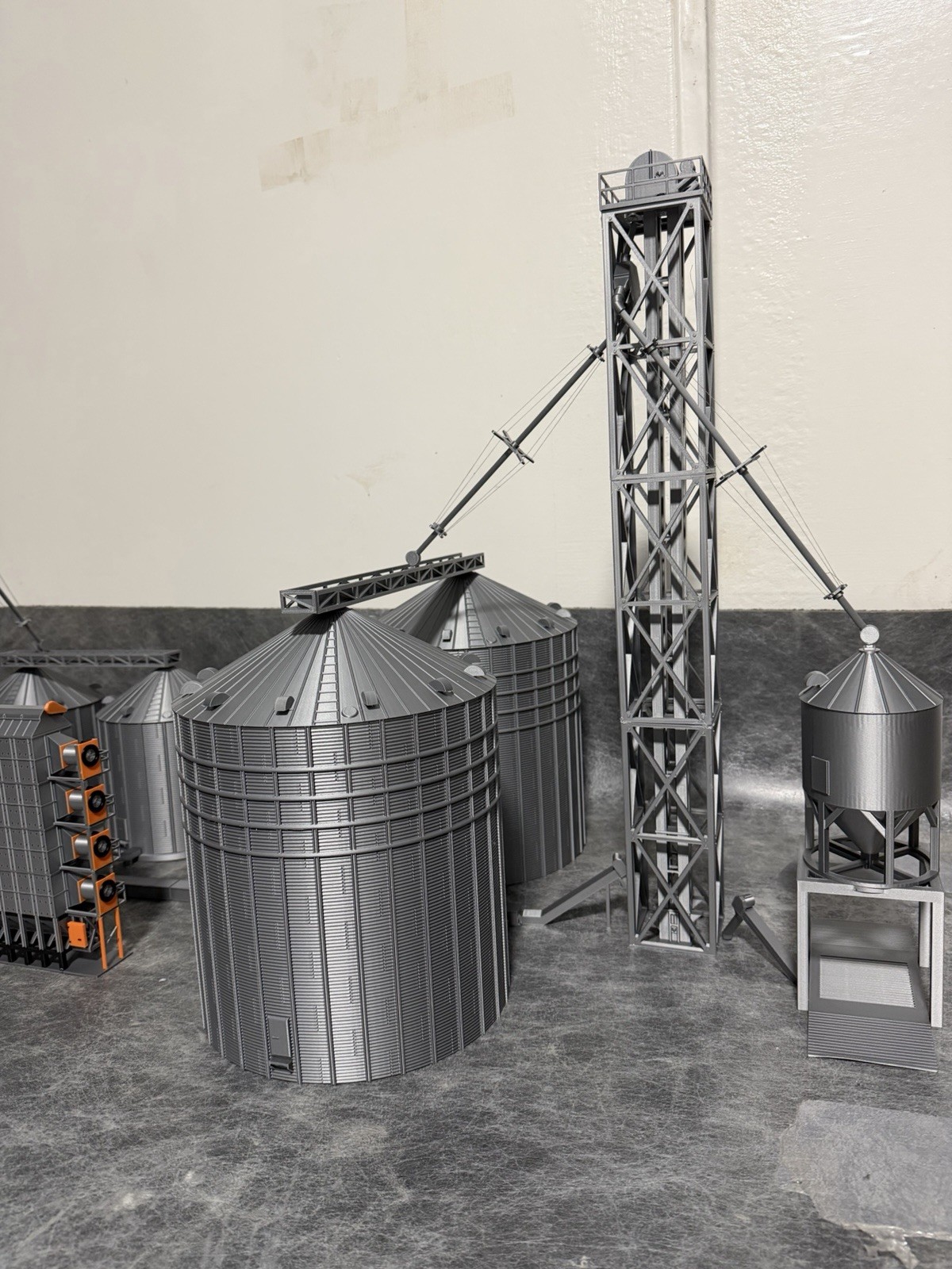 1/64 Dual Grain Elevator Leg W/Cage