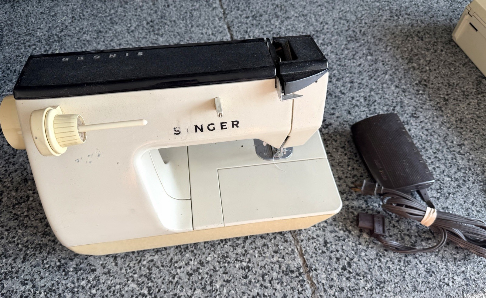 VTG SINGER Touch-Tronic 2000 Memory Sewing Machine Tested!